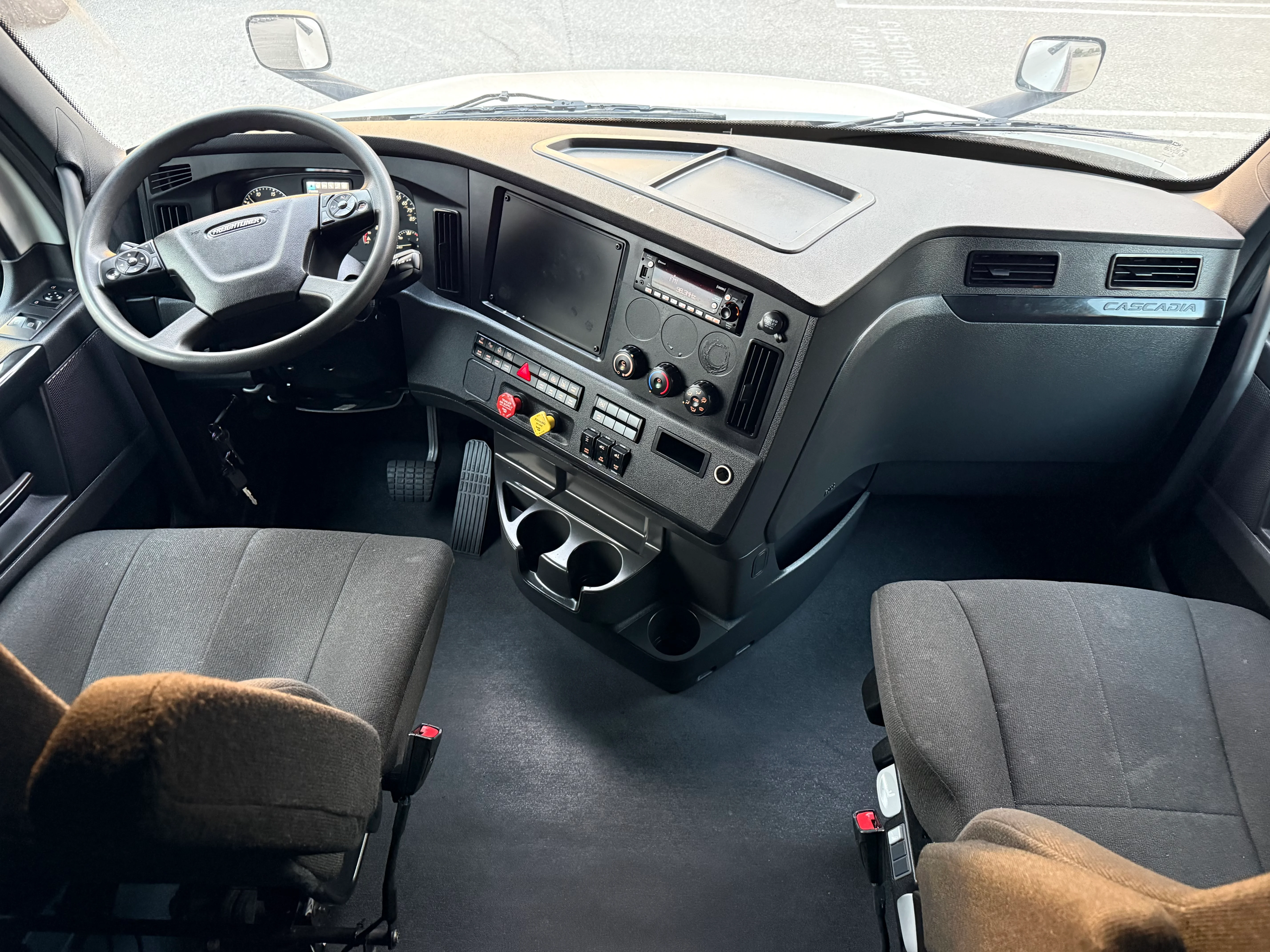 2023 Freightliner Cascadia in Selectrucks Fontana, CA — photo 15