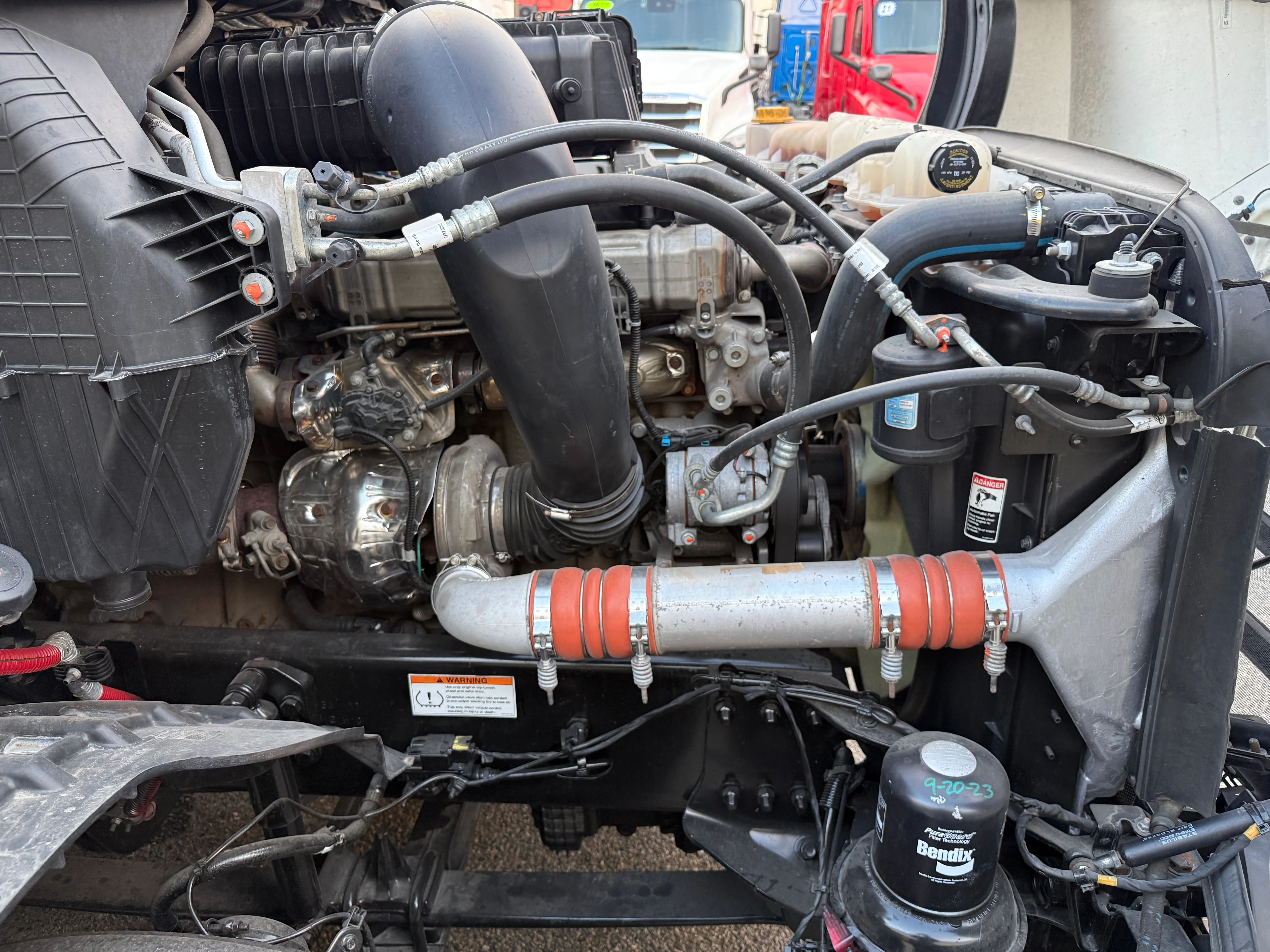 2023 Freightliner Cascadia in Selectrucks Fontana, CA — photo 9