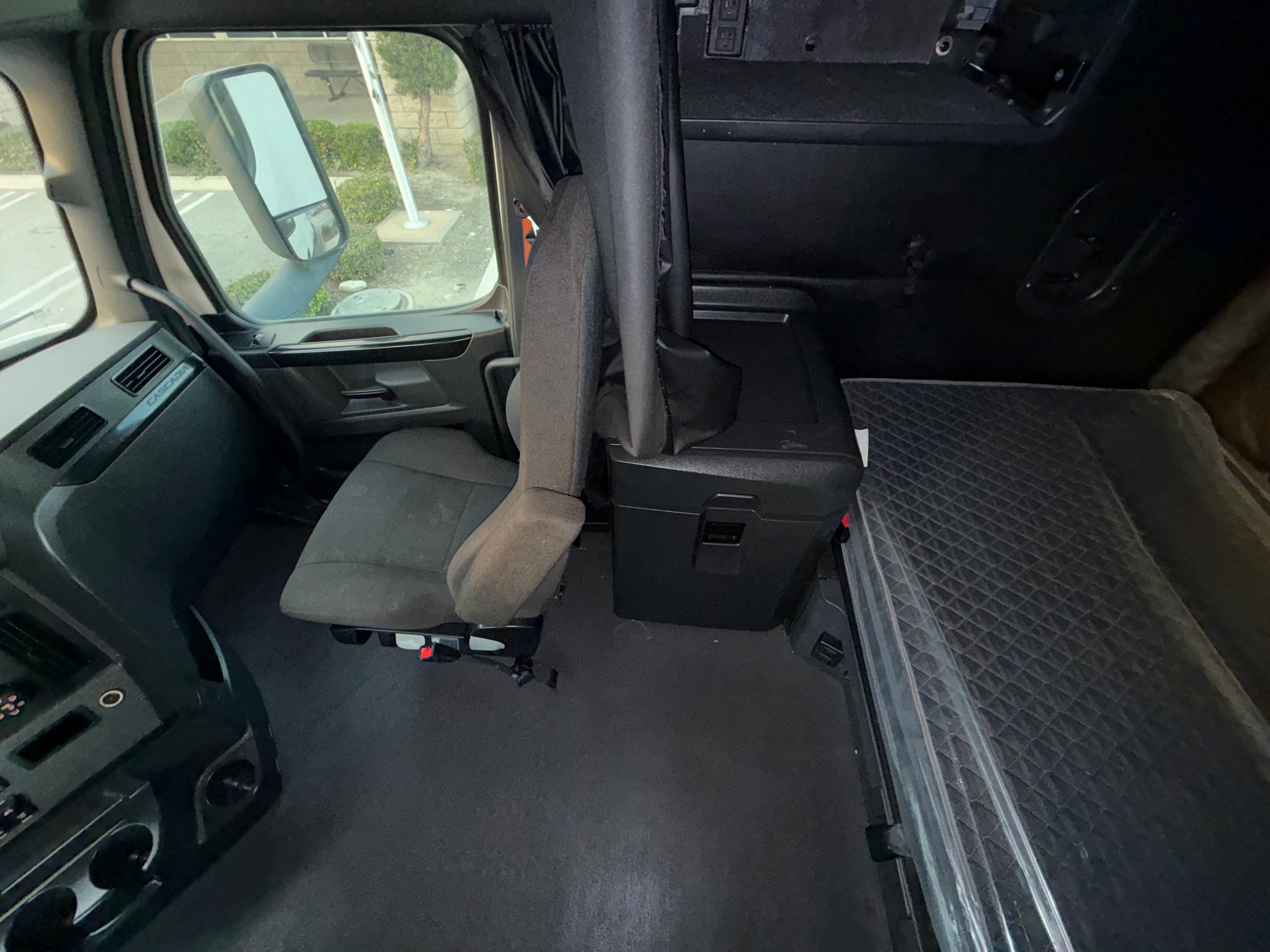 2023 Freightliner Cascadia in Selectrucks Fontana, CA — photo 17