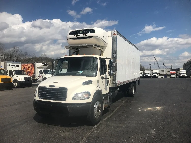 2019 Freightliner M2 106 - image 3