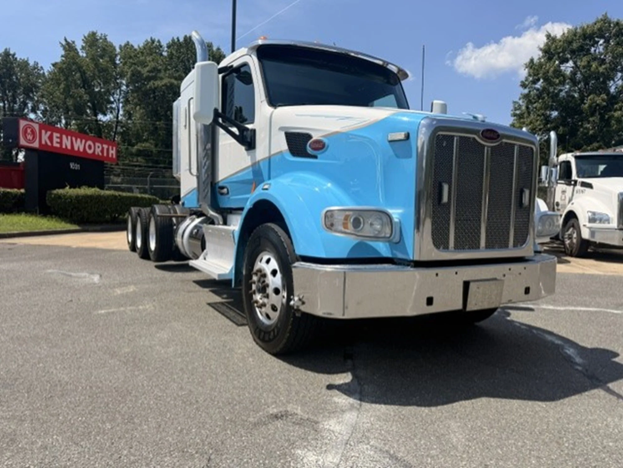 2015 Peterbilt in Chesapeake, VA — photo 3