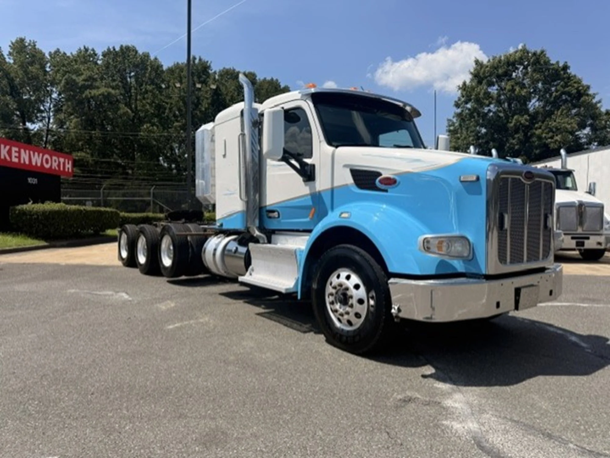 2015 Peterbilt in Chesapeake, VA — photo 2