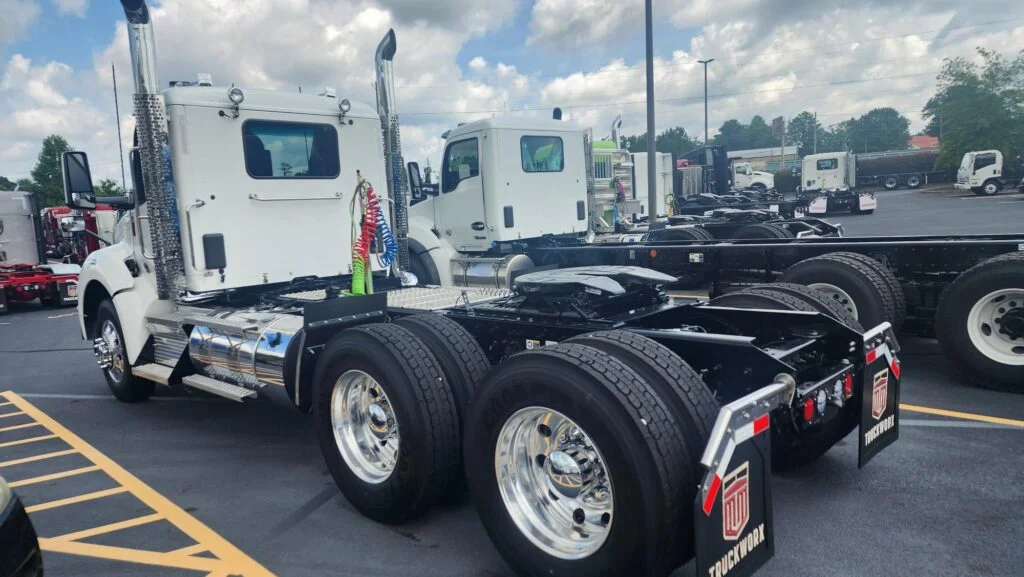 2027 Kenworth in Jackson, MS — photo 4