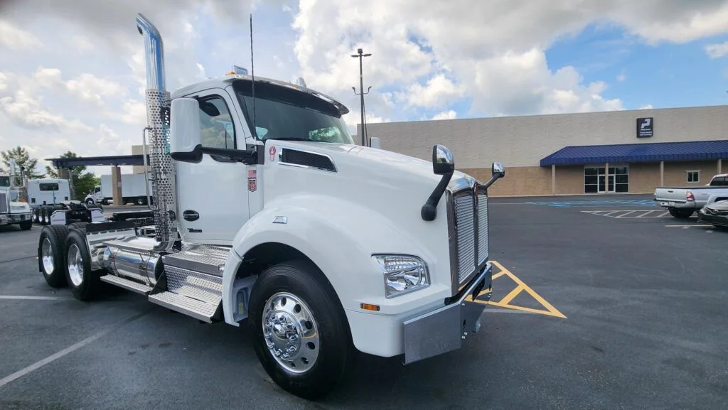 2027 Kenworth in Jackson, MS — photo 2
