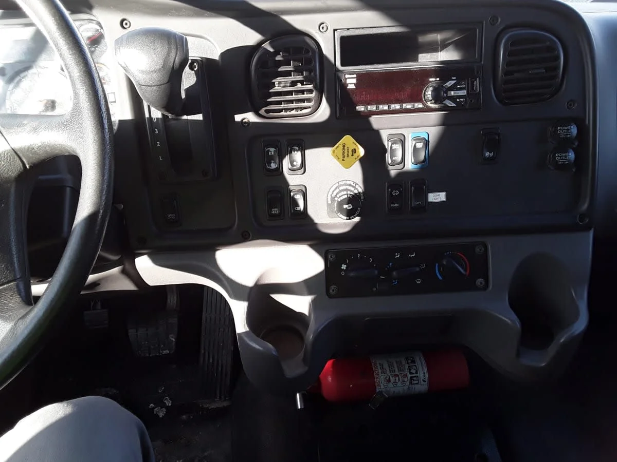 2020 Freightliner M2 106 - image 10