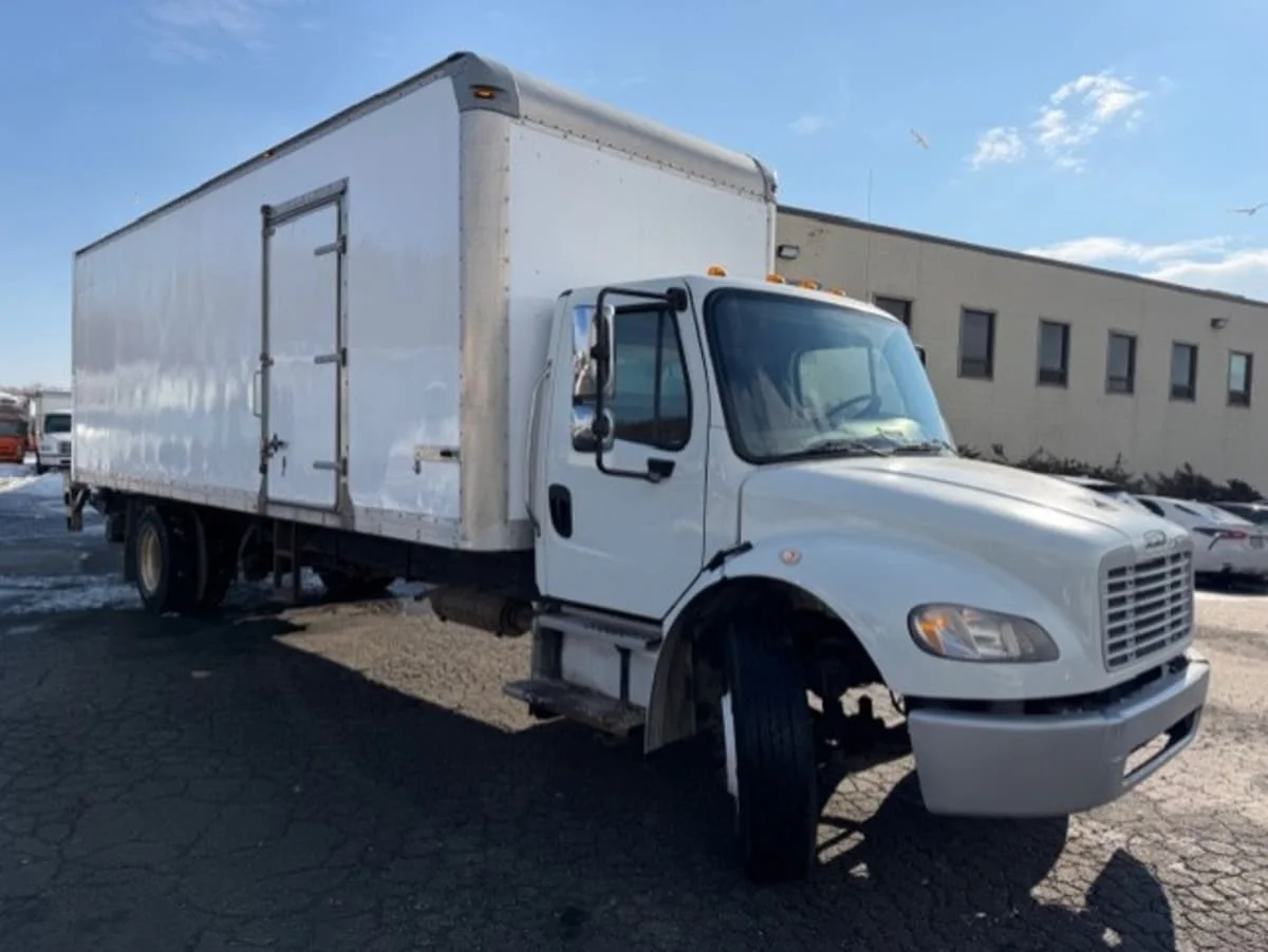 2016 Freightliner M2 106 in Farmingdale, NY — photo 3