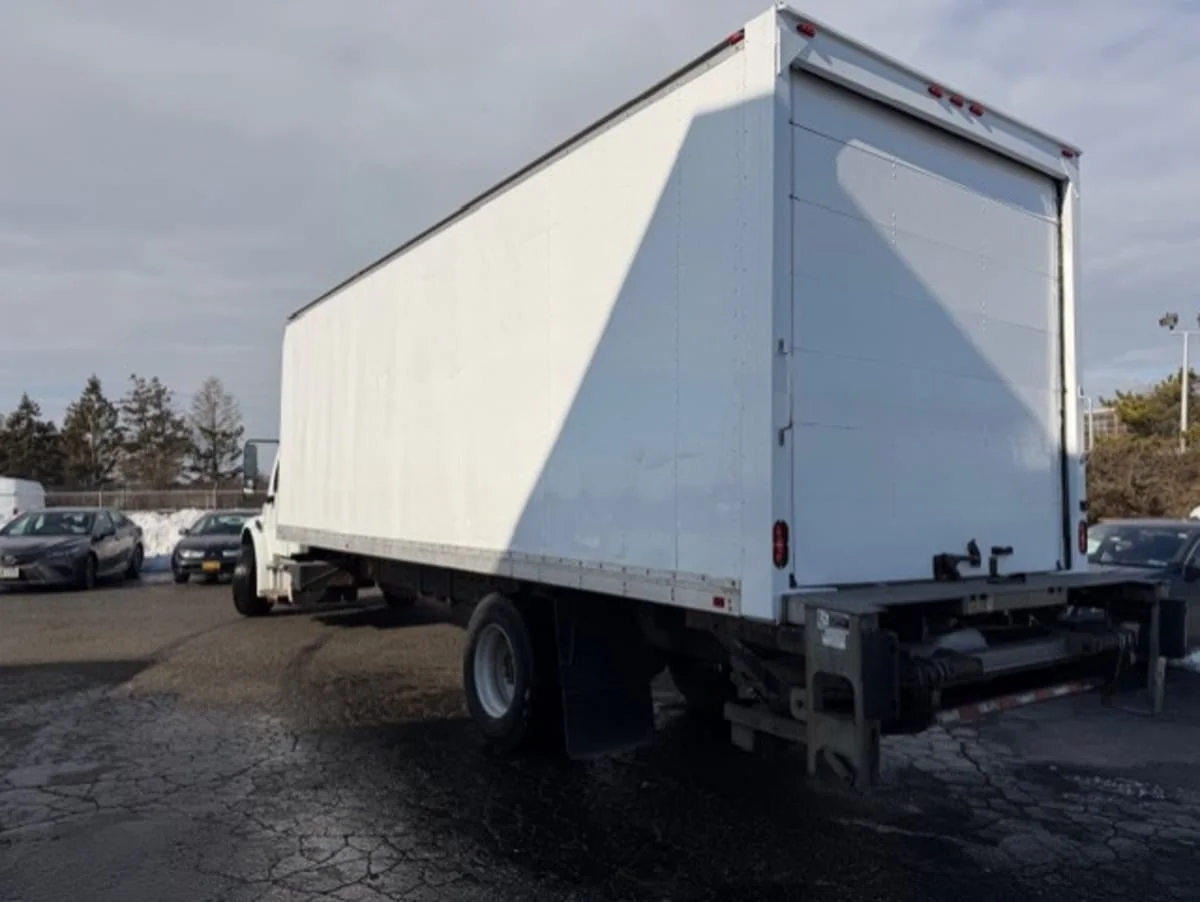 2016 Freightliner M2 106 in Farmingdale, NY — photo 6