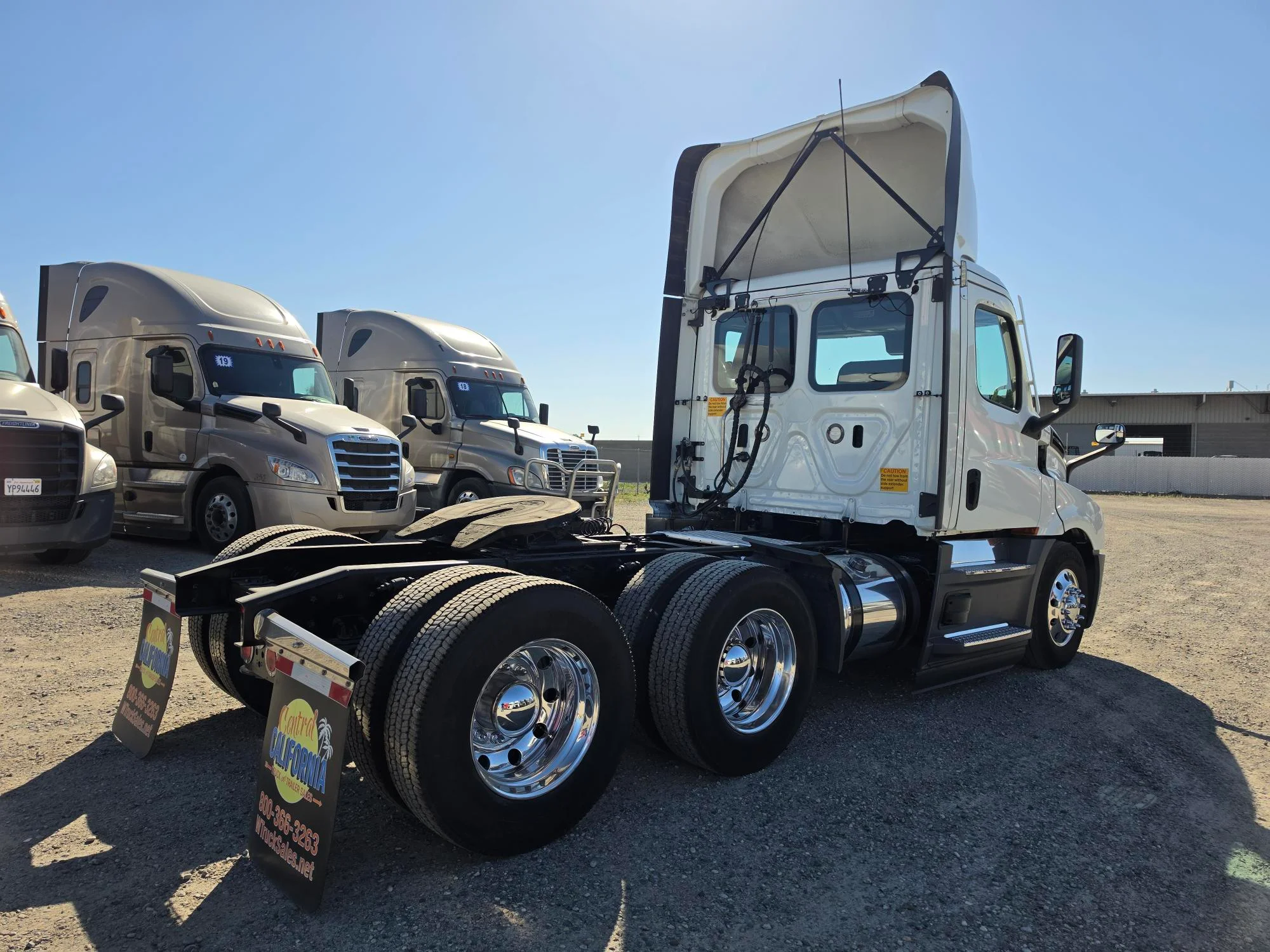 2022 Freightliner Cascadia in Selectrucks Fontana, CA — photo 6