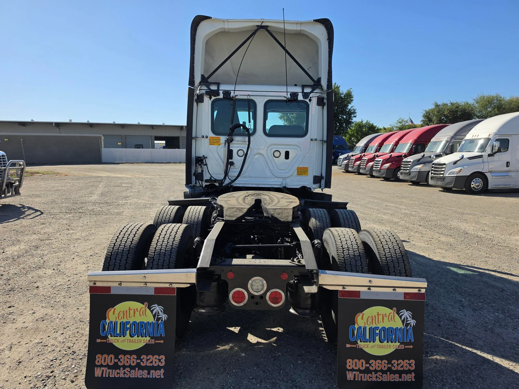 2022 Freightliner Cascadia in Selectrucks Fontana, CA — photo 5