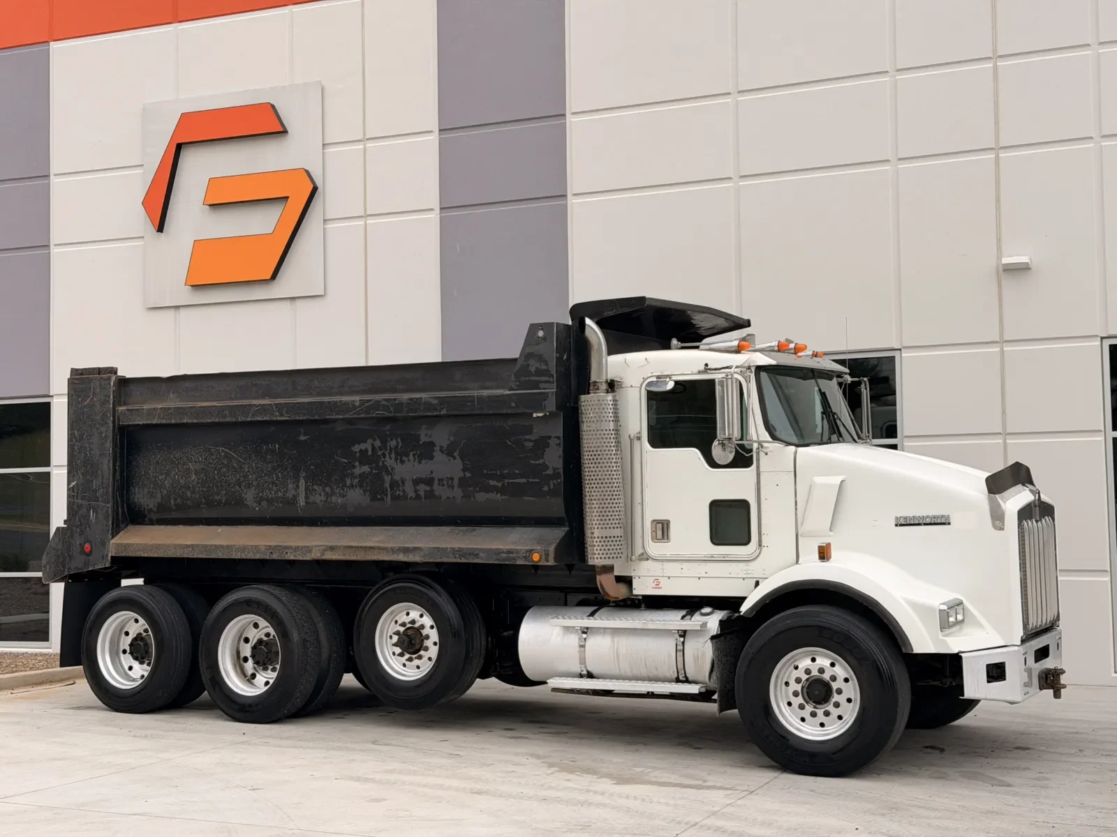2001 Kenworth T800 in Greer, SC — photo 2