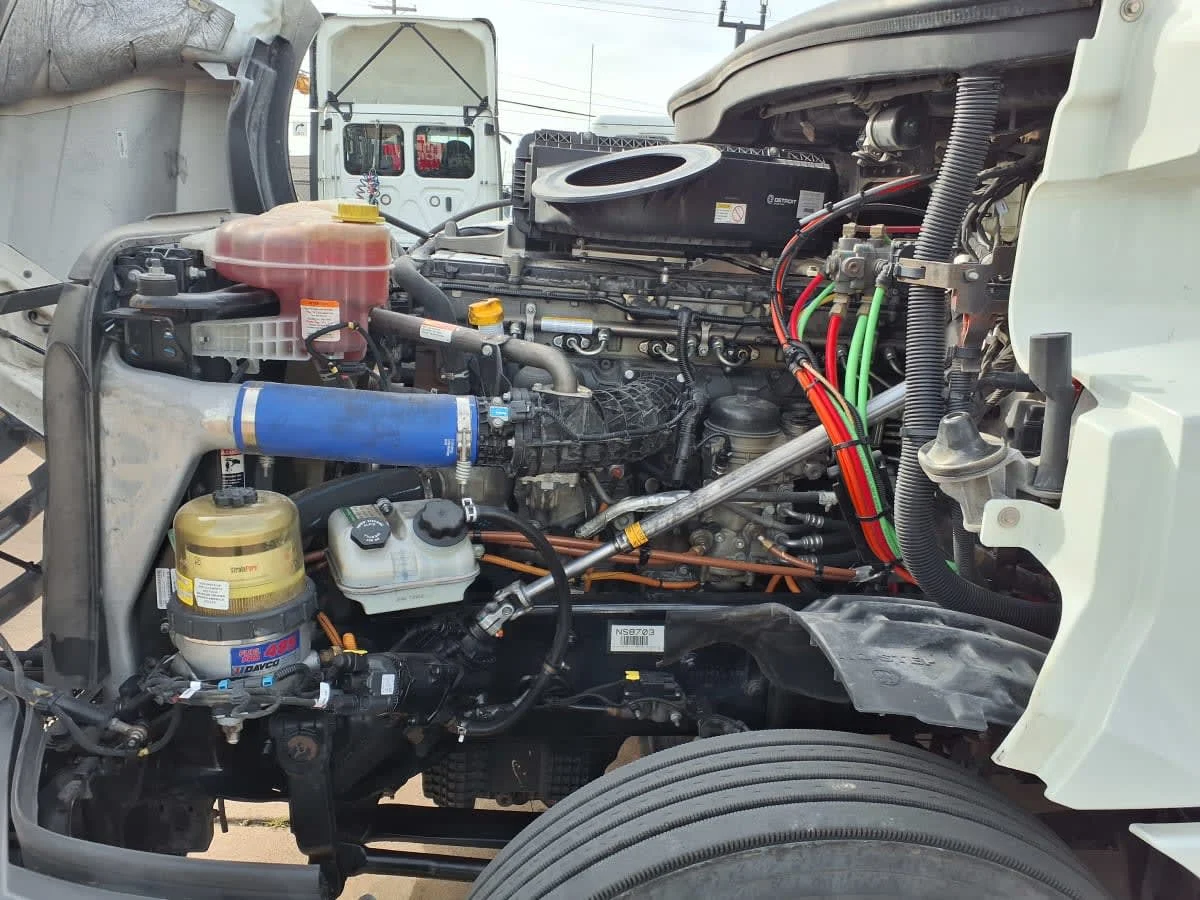 2022 Freightliner Cascadia in Dallas, TX — photo 8