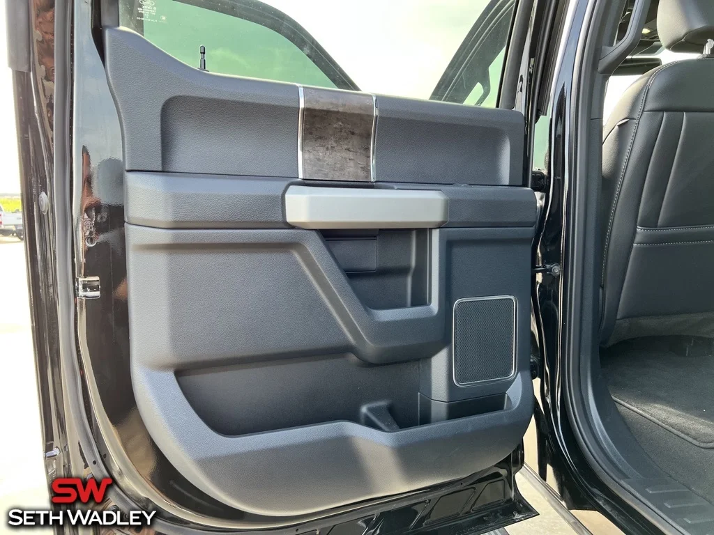 2022 Ford — photo 29