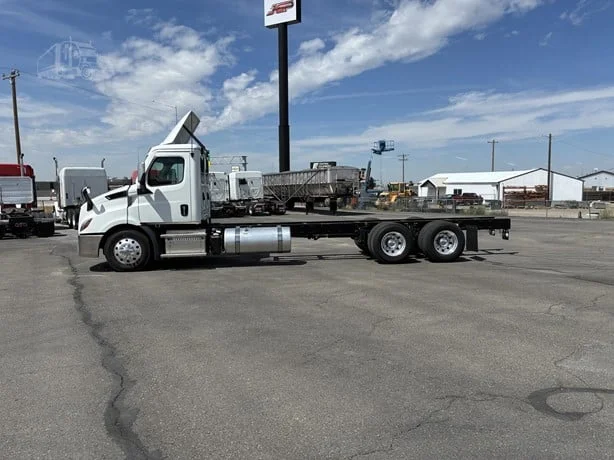 2023 Freightliner Cascadia in Jerome, ID — photo 2