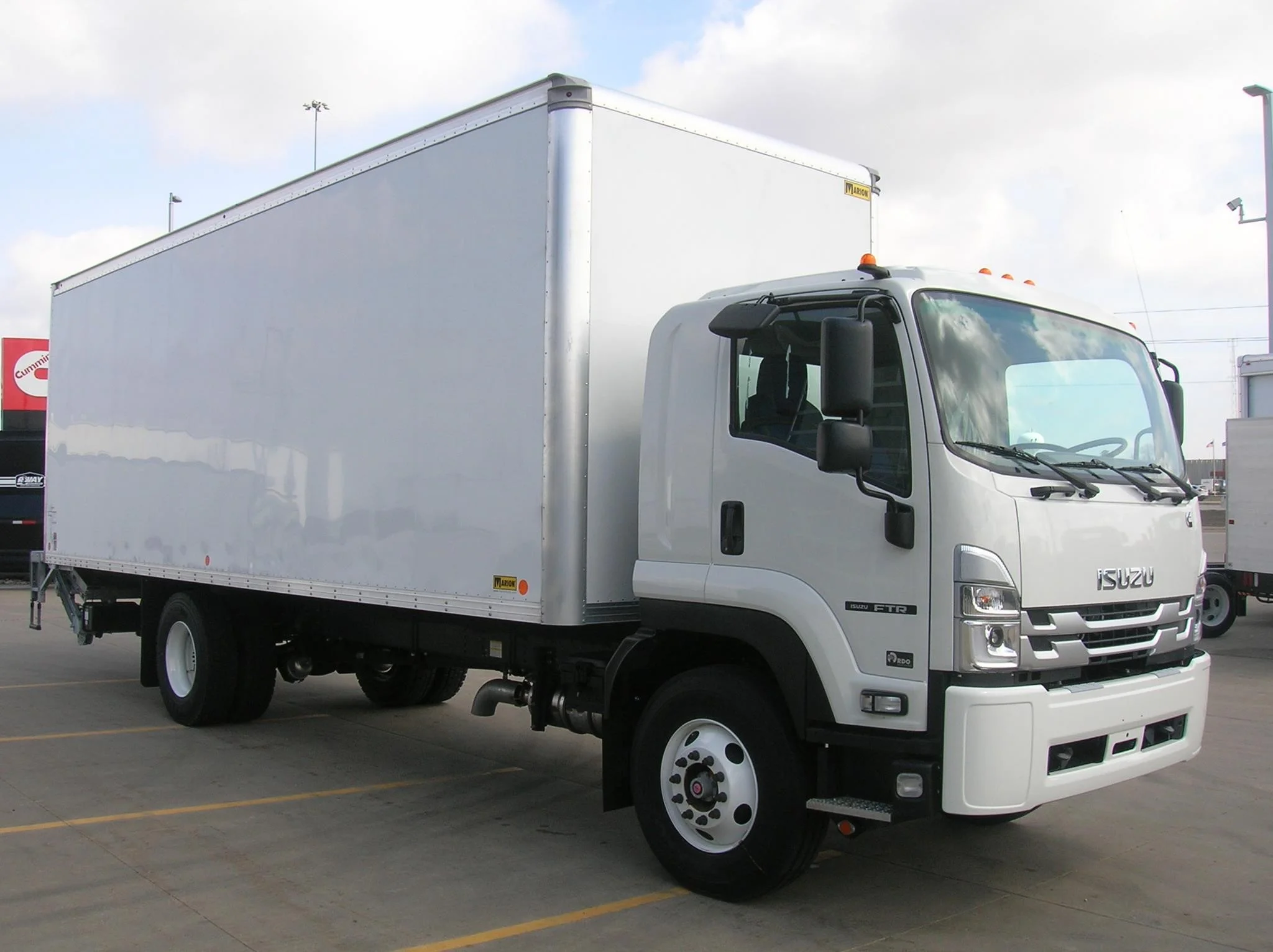 2025 Isuzu FTR — photo 3