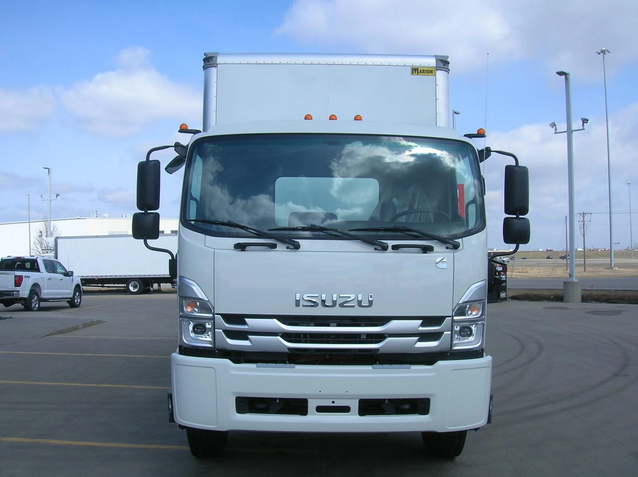 2025 Isuzu FTR — photo 2