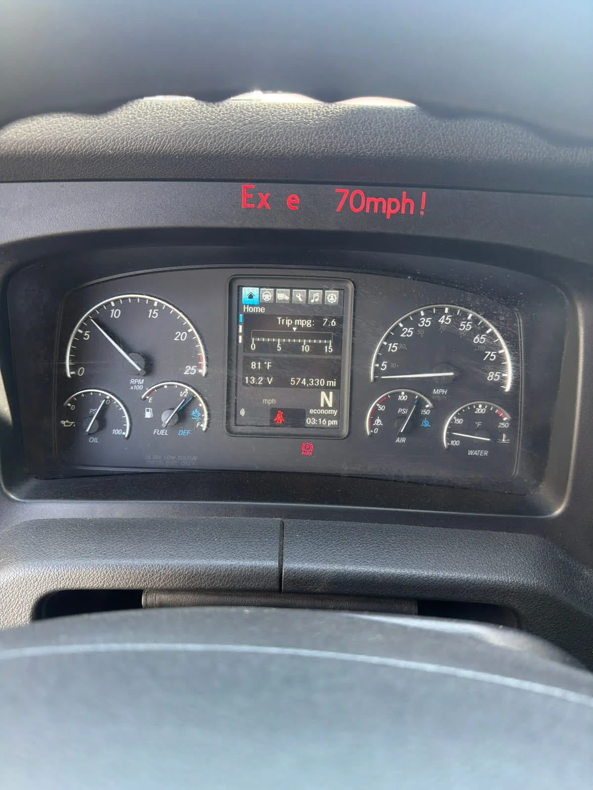 2023 Freightliner Cascadia in Pomona, CA — photo 10