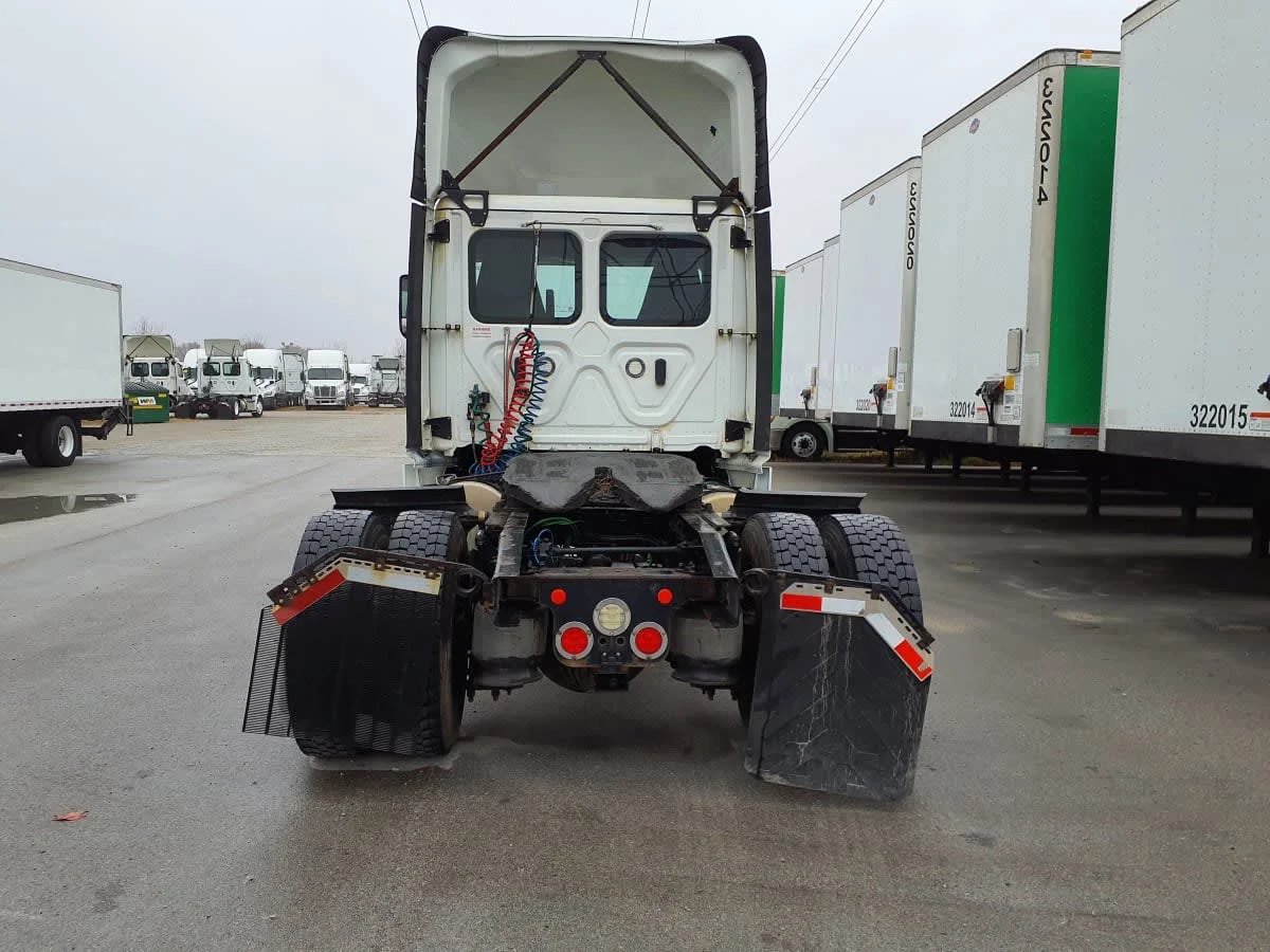 2020 Freightliner Cascadia in Indianapolis, IN — photo 5