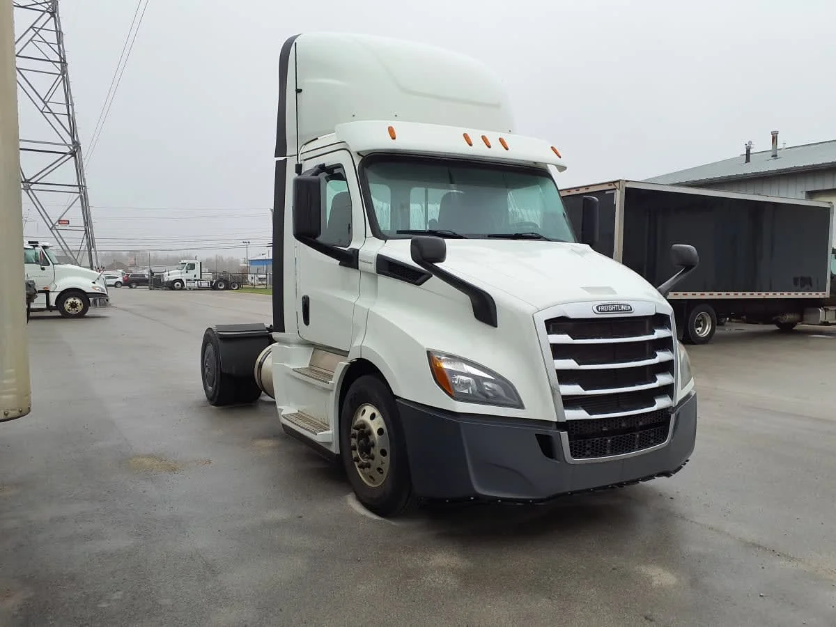 2020 Freightliner Cascadia in Indianapolis, IN — photo 3