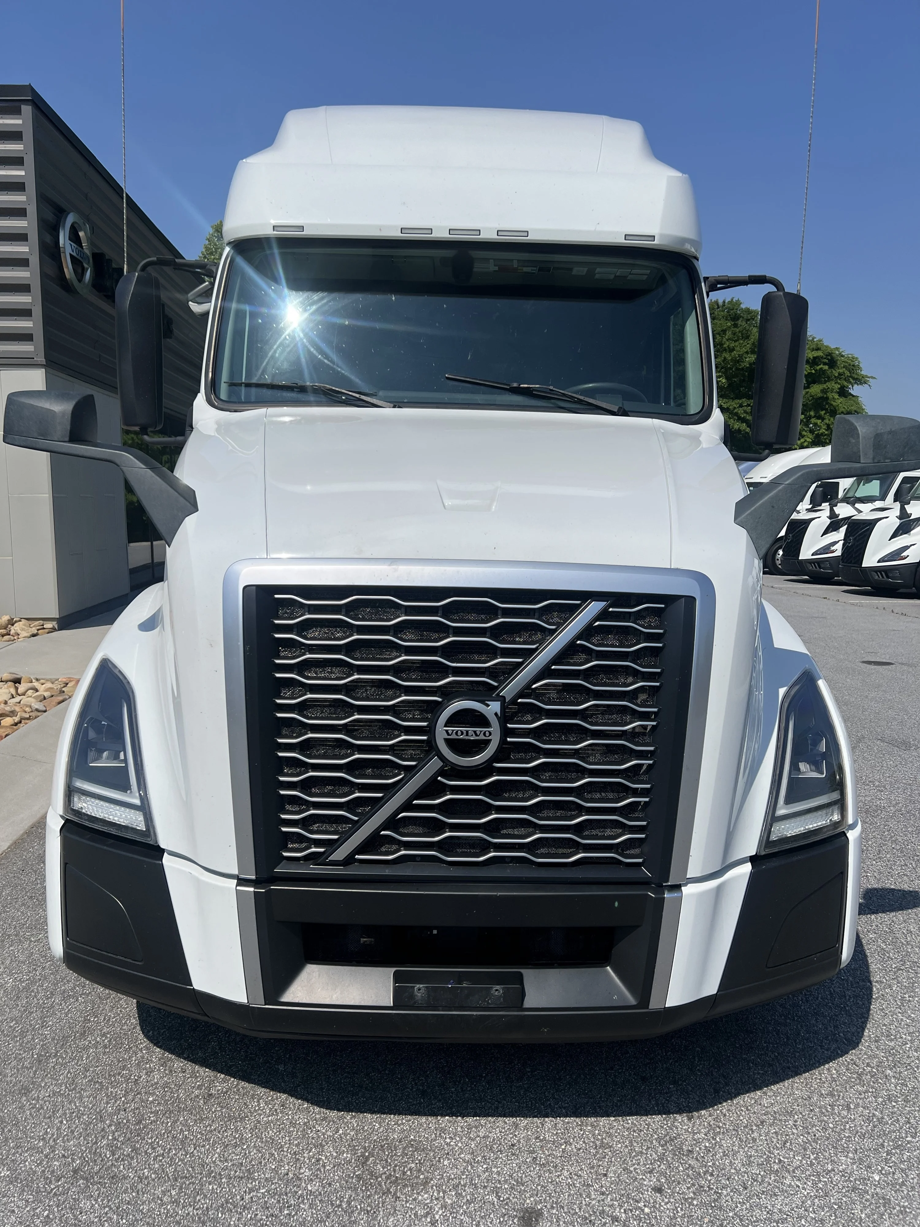 2023 Volvo VNL 760 in GA — photo 2