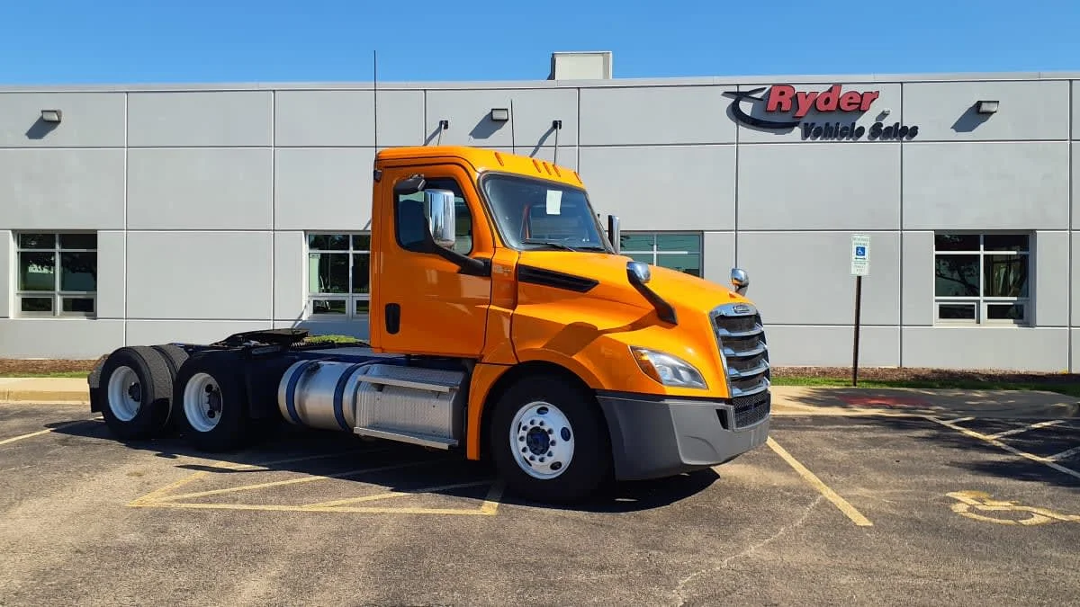 2020 Freightliner Cascadia in Bolingbrook, IL — photo 3