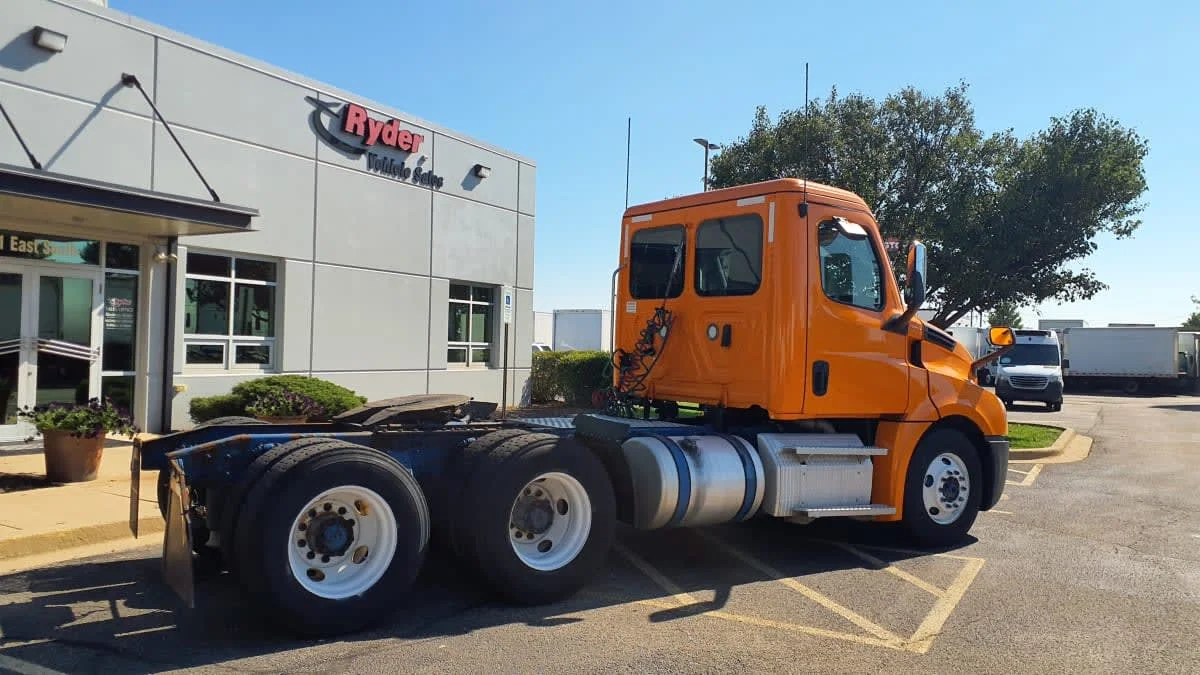 2020 Freightliner Cascadia in Bolingbrook, IL — photo 4