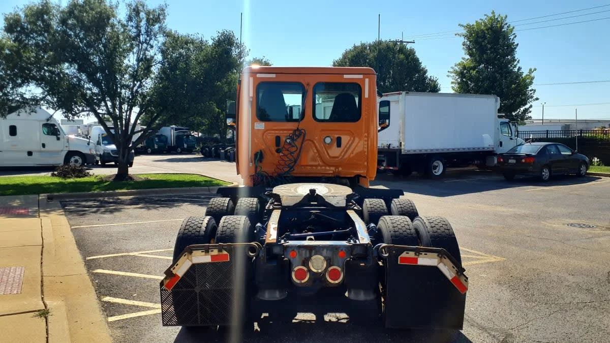 2020 Freightliner Cascadia in Bolingbrook, IL — photo 5