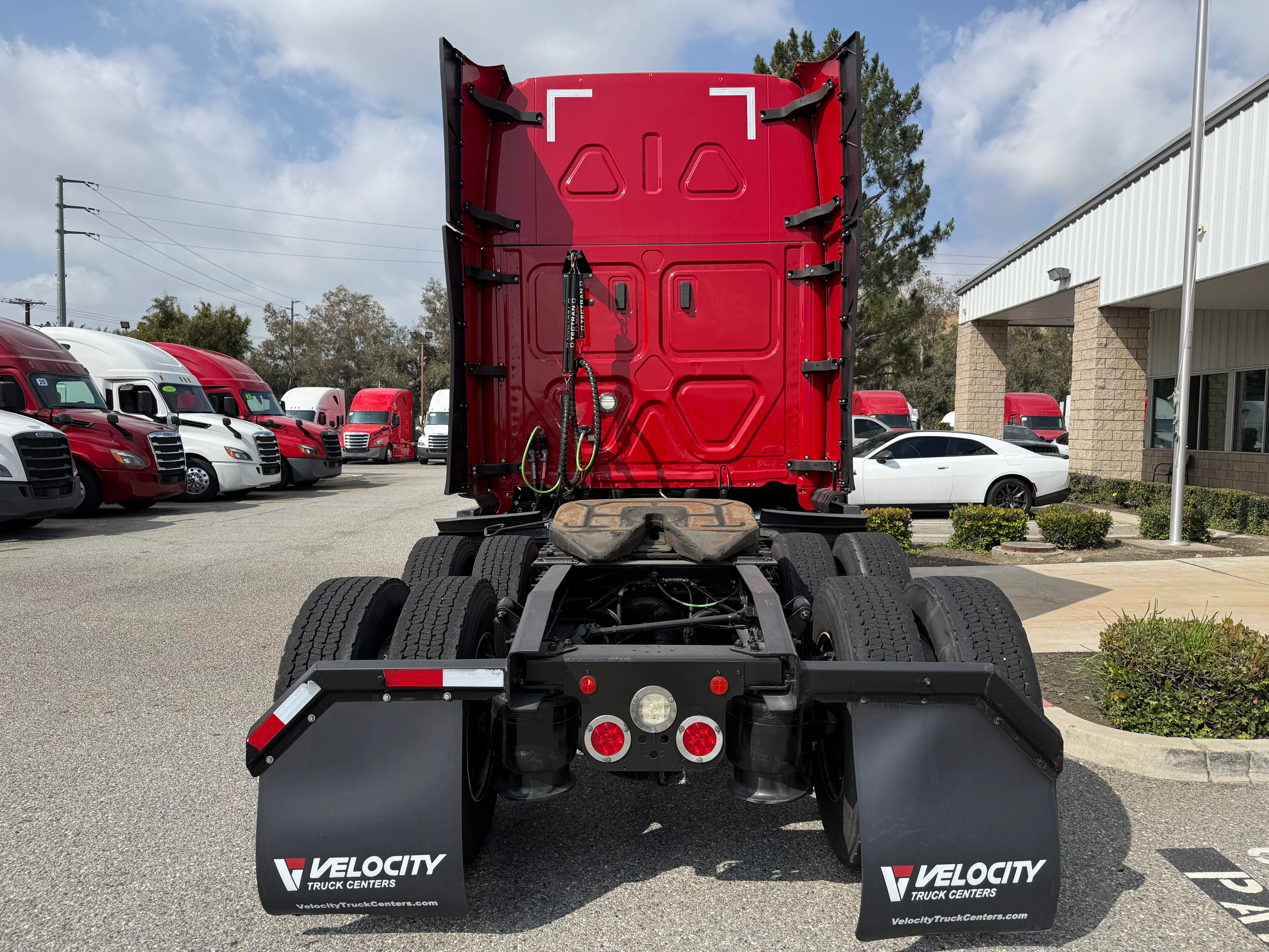 2021 Freightliner Cascadia in Selectrucks Fontana, CA — photo 6