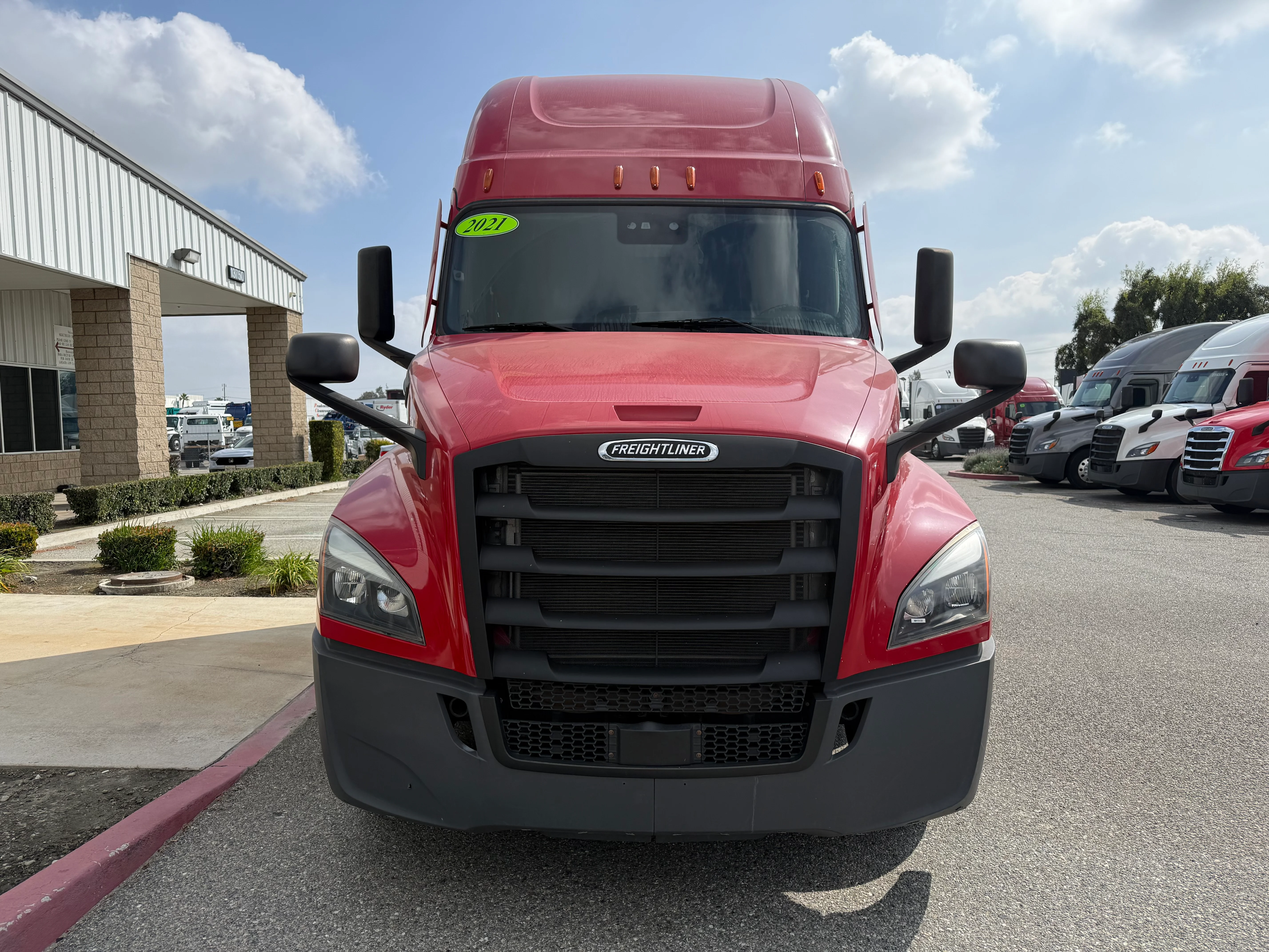 2021 Freightliner Cascadia in Selectrucks Fontana, CA — photo 2