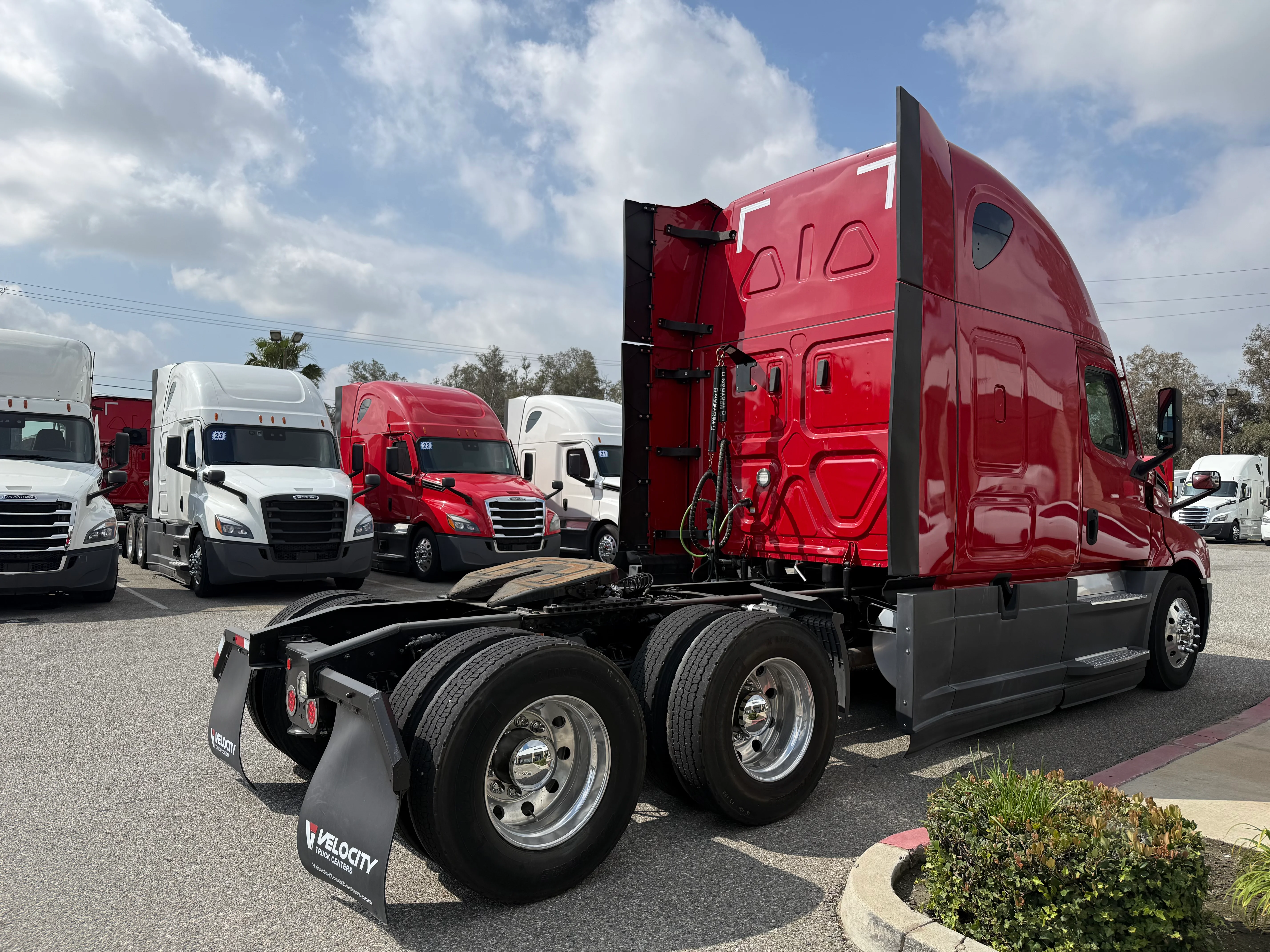 2021 Freightliner Cascadia in Selectrucks Fontana, CA — photo 7