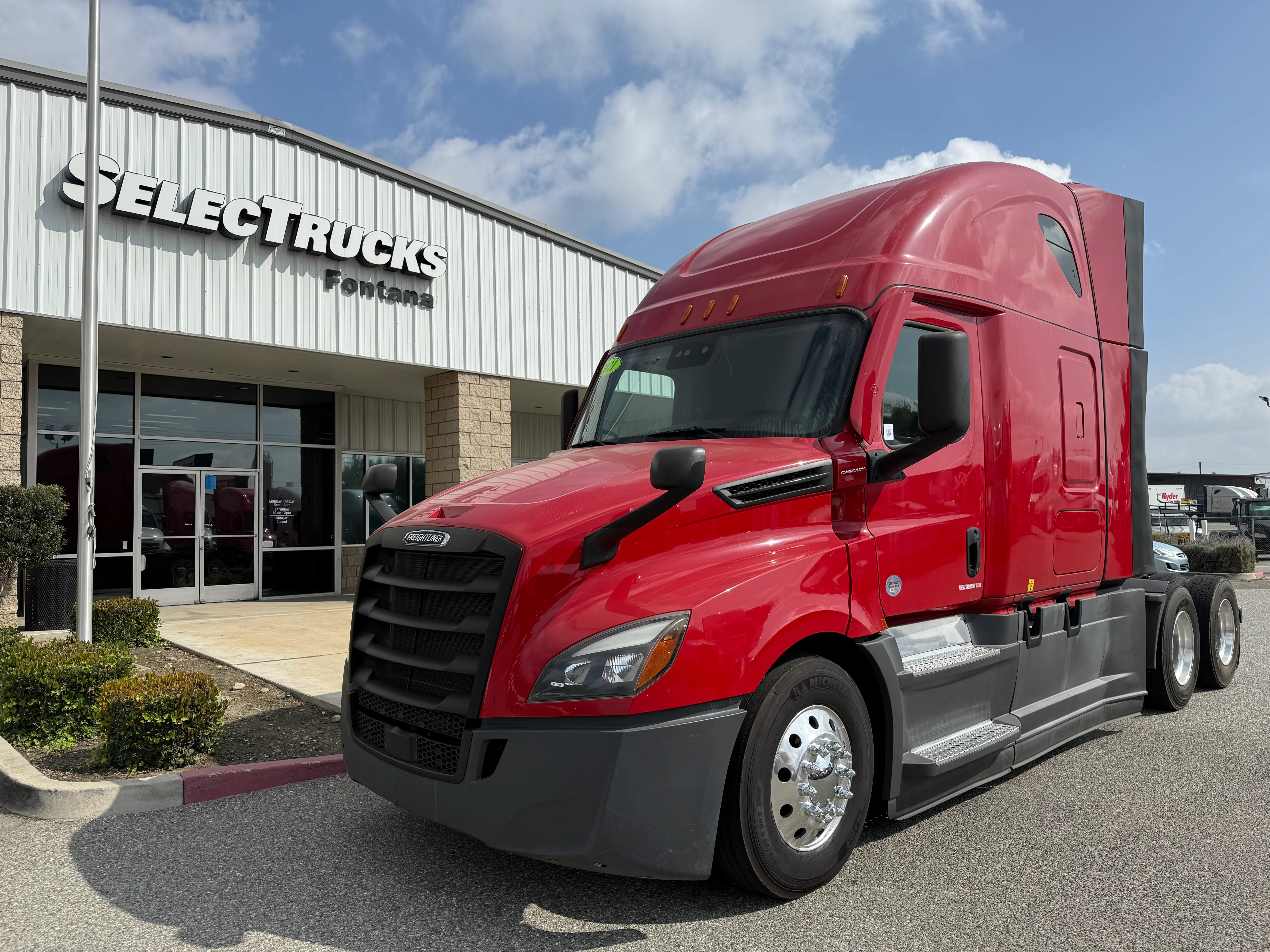 2021 FREIGHTLINER CASCADIA 126SLP