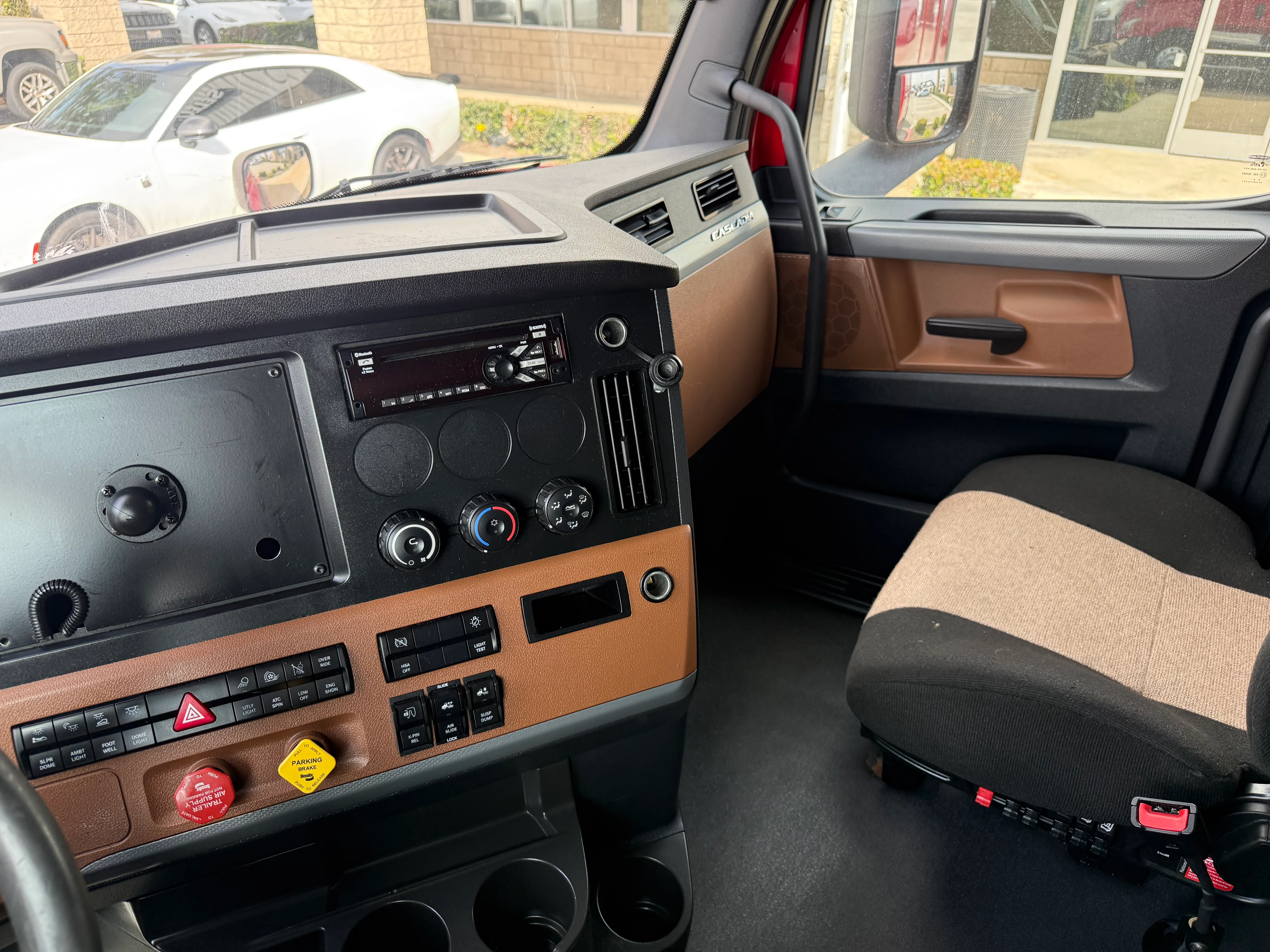 2021 Freightliner Cascadia in Selectrucks Fontana, CA — photo 19