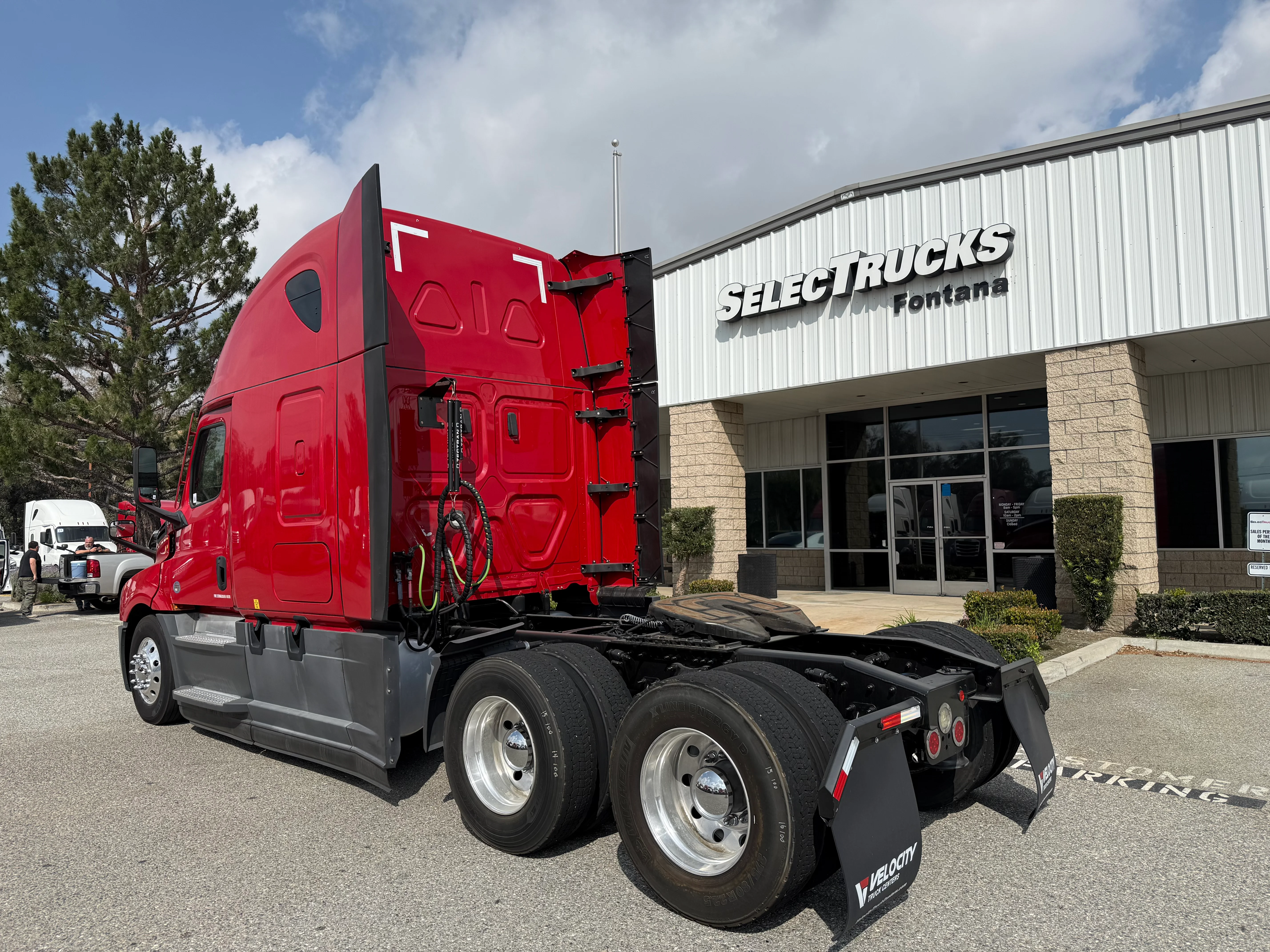 2021 Freightliner Cascadia in Selectrucks Fontana, CA — photo 5