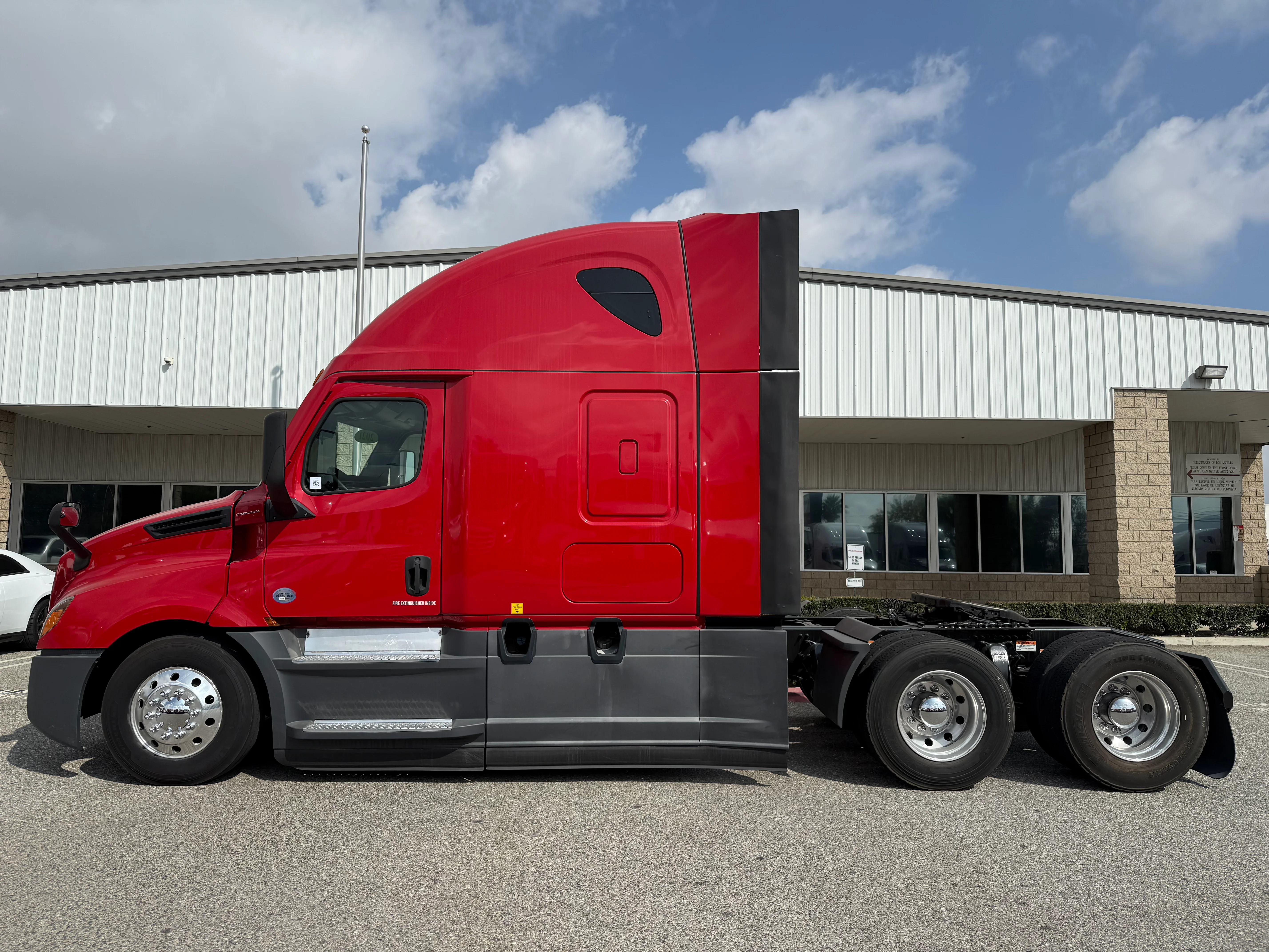 2021 Freightliner Cascadia in Selectrucks Fontana, CA — photo 4