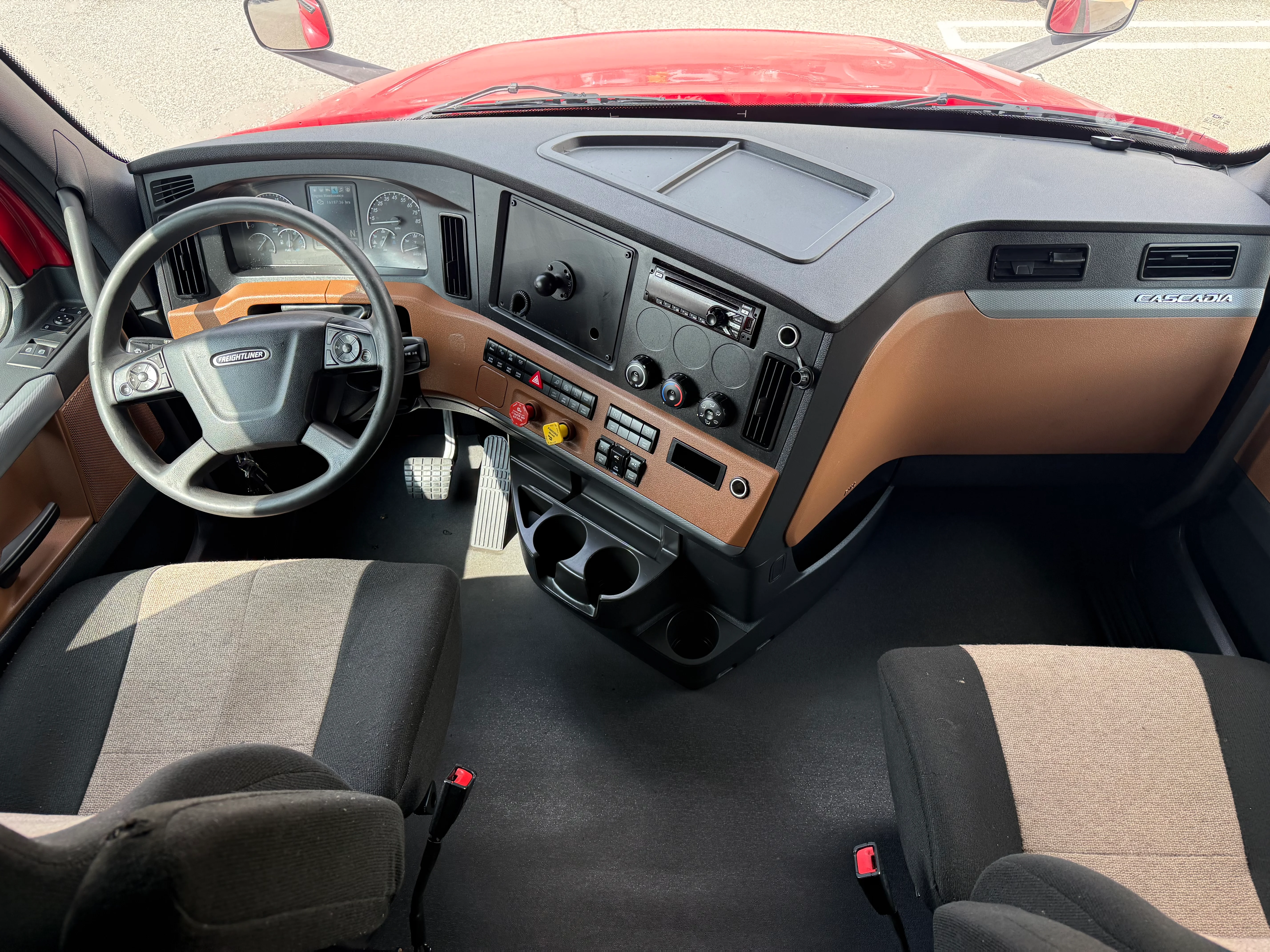 2021 Freightliner Cascadia in Selectrucks Fontana, CA — photo 17