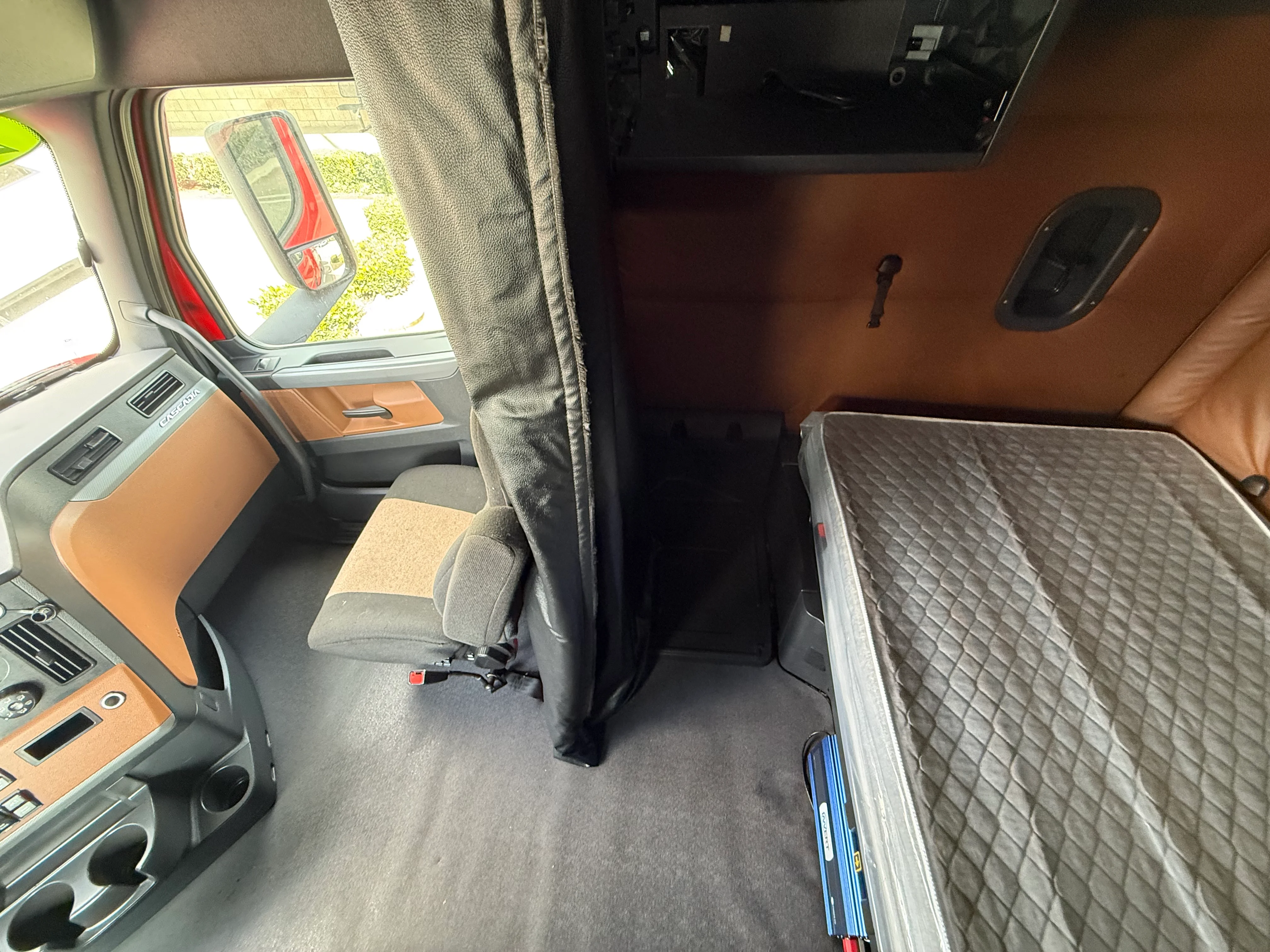 2021 Freightliner Cascadia in Selectrucks Fontana, CA — photo 18