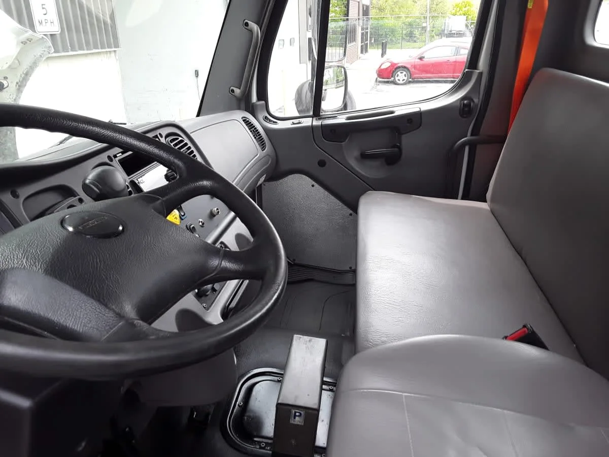 2020 Freightliner M2 106 in Kansas City, MO — photo 9