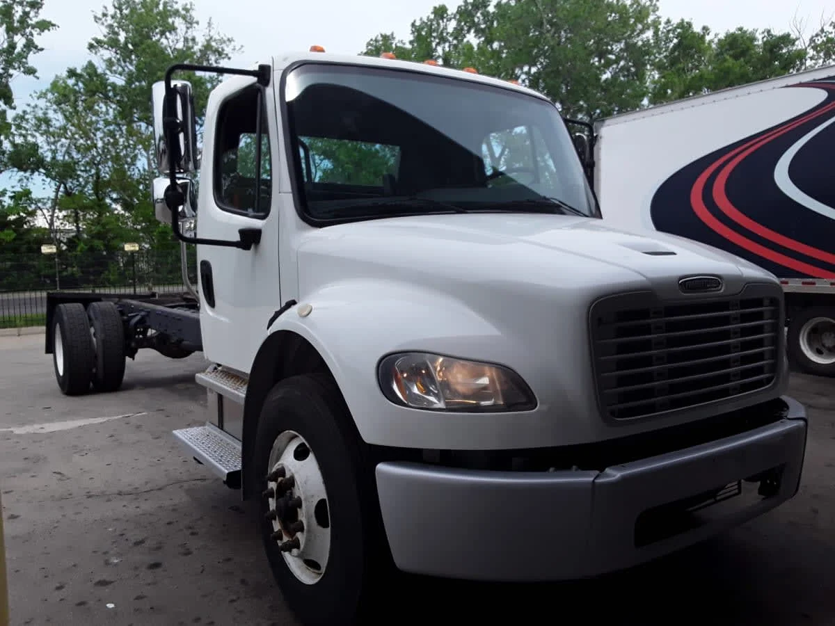 2020 Freightliner M2 106 in Kansas City, MO — photo 3