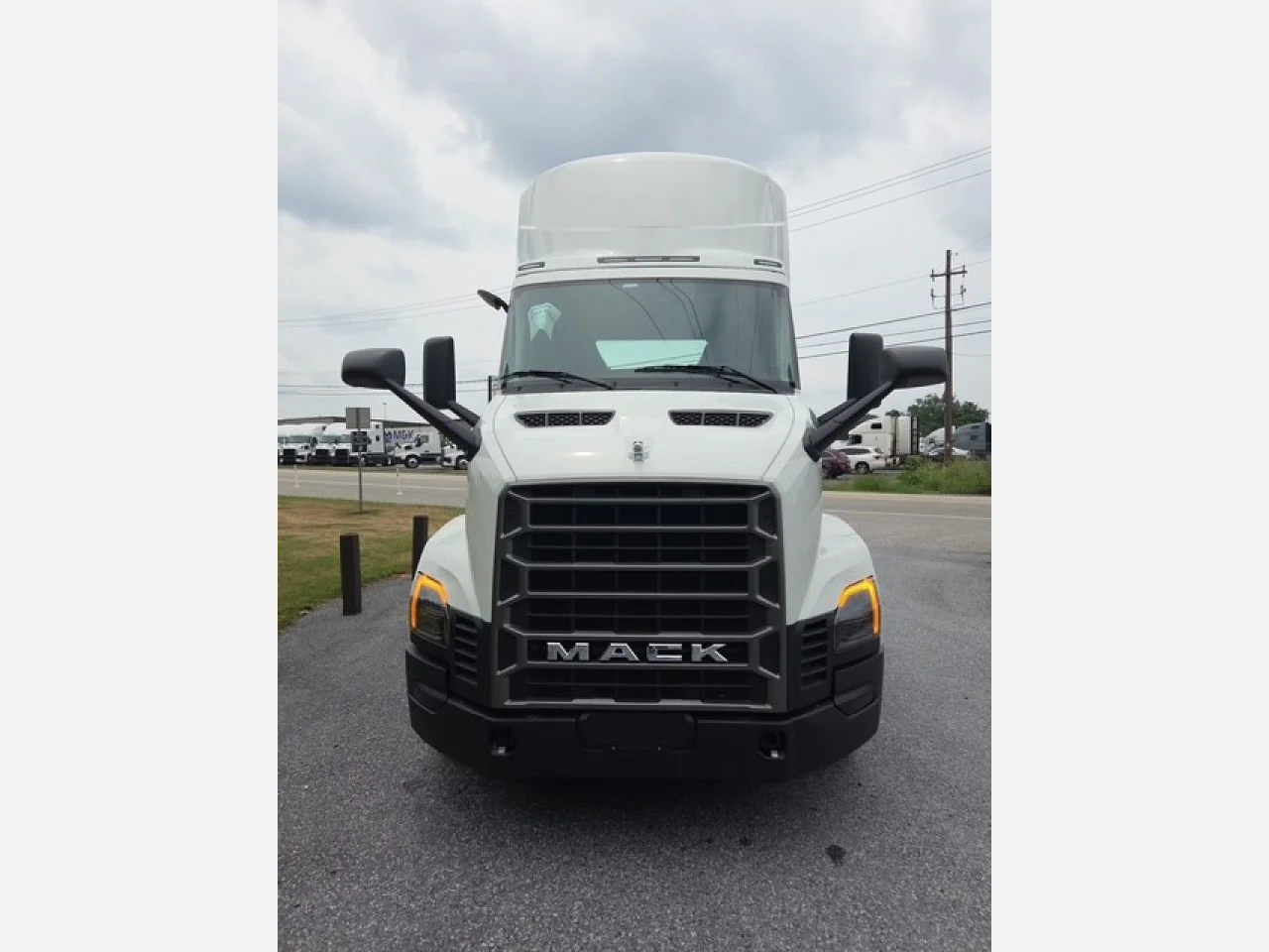 2027 Mack Anthem in Harrisburg, PA — photo 2