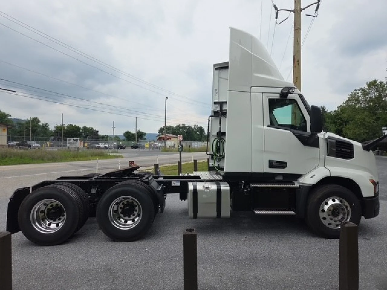 2027 Mack Anthem in Harrisburg, PA — photo 3