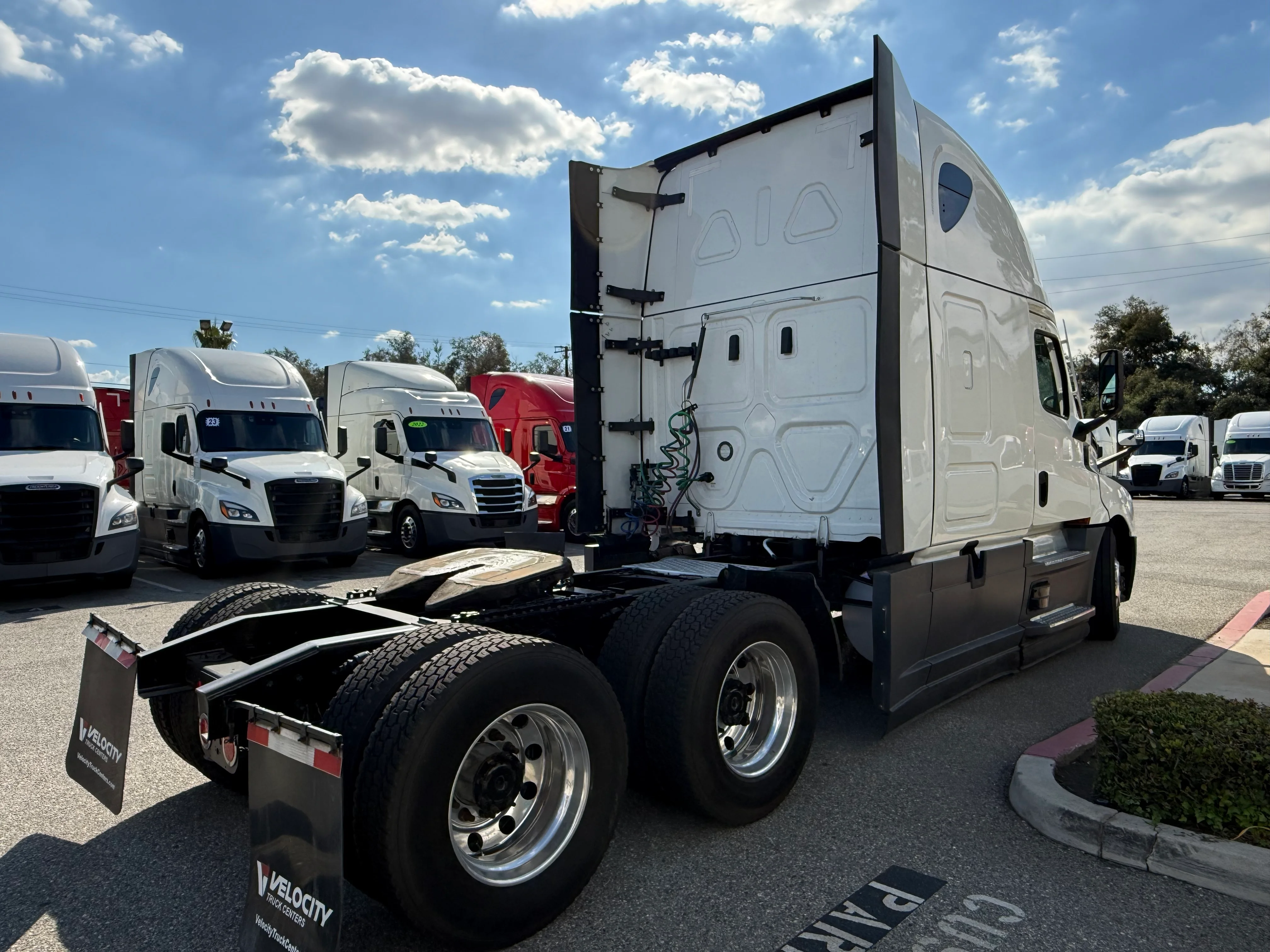 2023 Freightliner Cascadia in Selectrucks Fontana, CA — photo 7