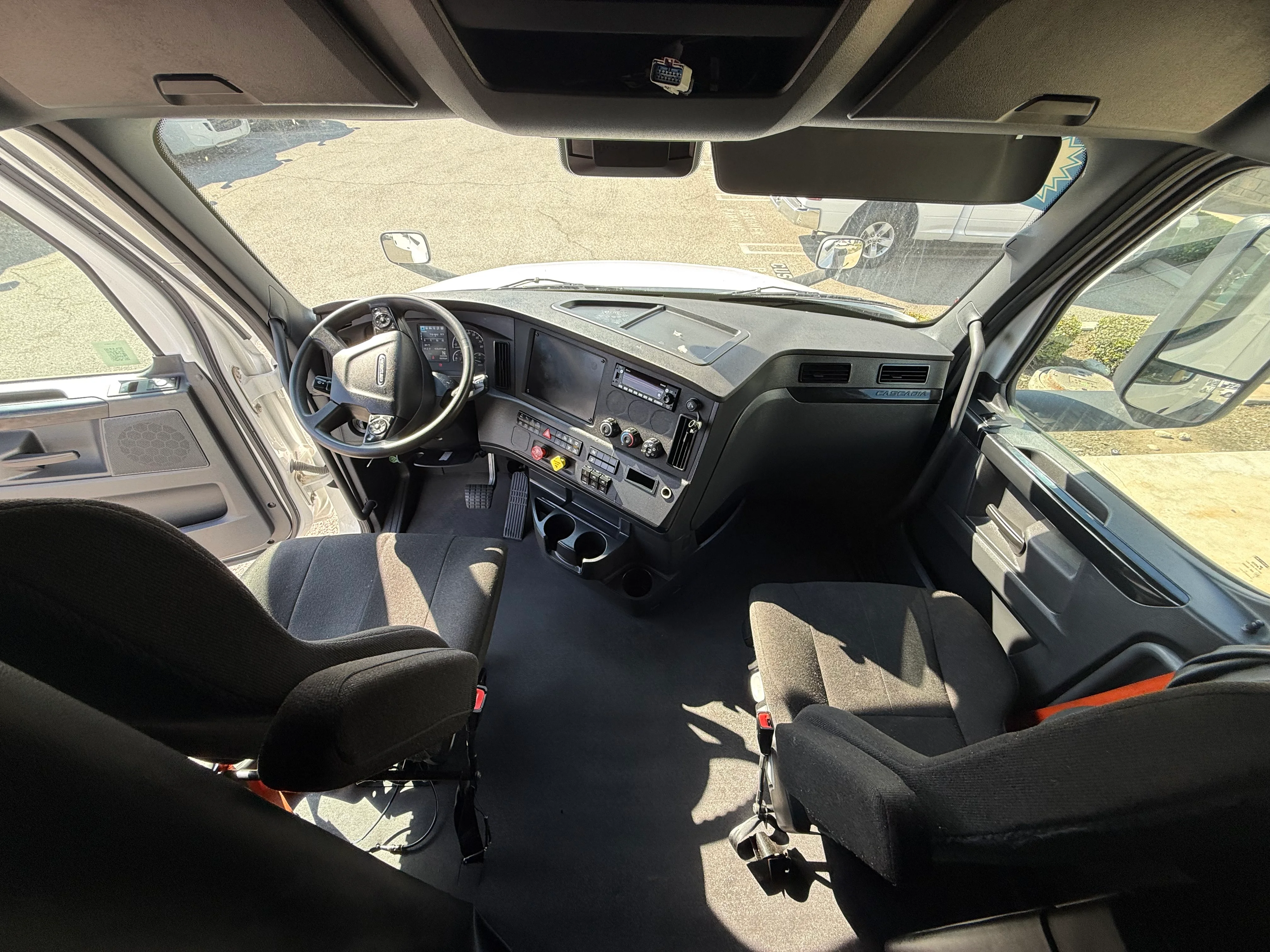2023 Freightliner Cascadia in Selectrucks Fontana, CA — photo 18