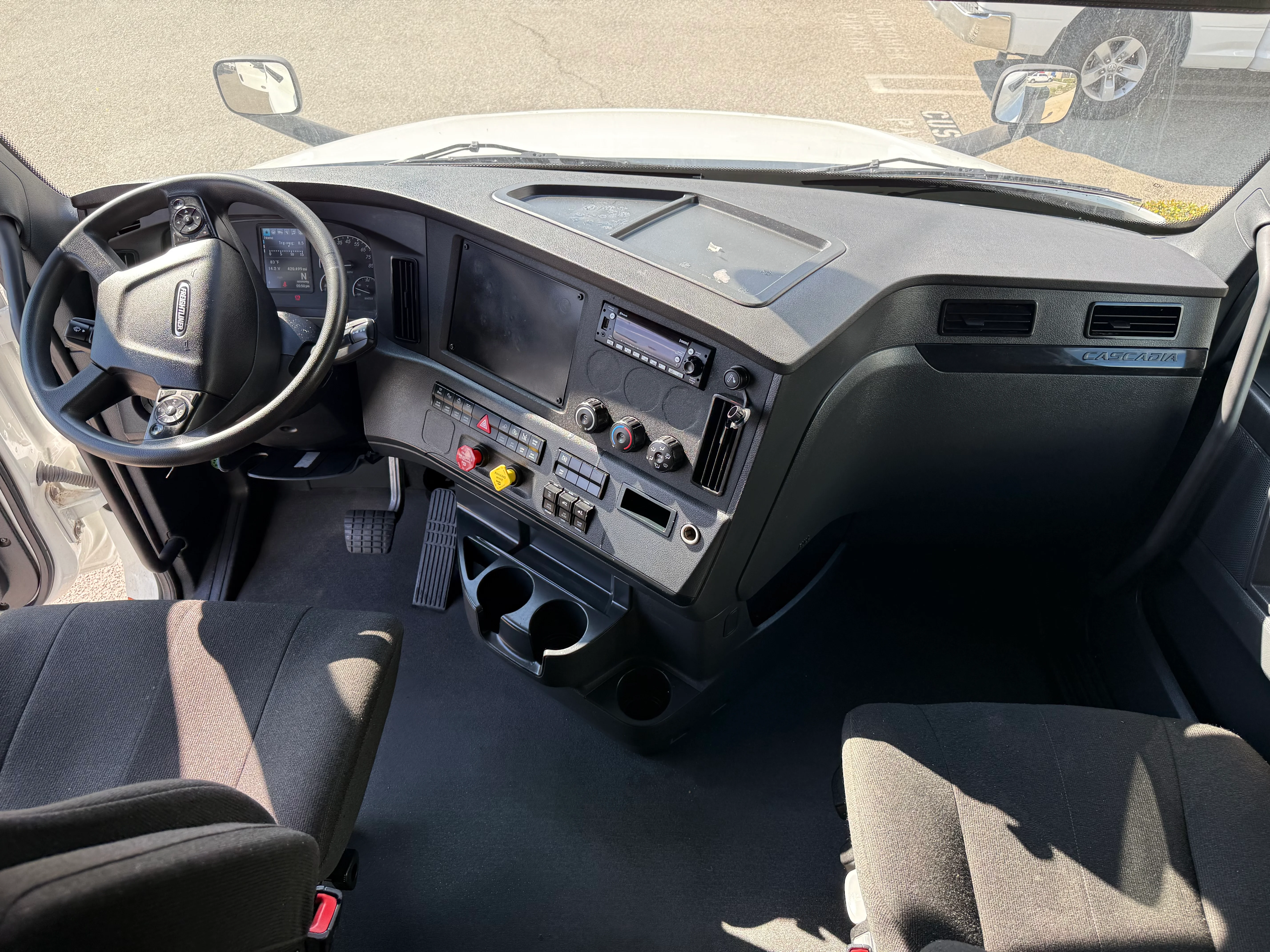 2023 Freightliner Cascadia in Selectrucks Fontana, CA — photo 17