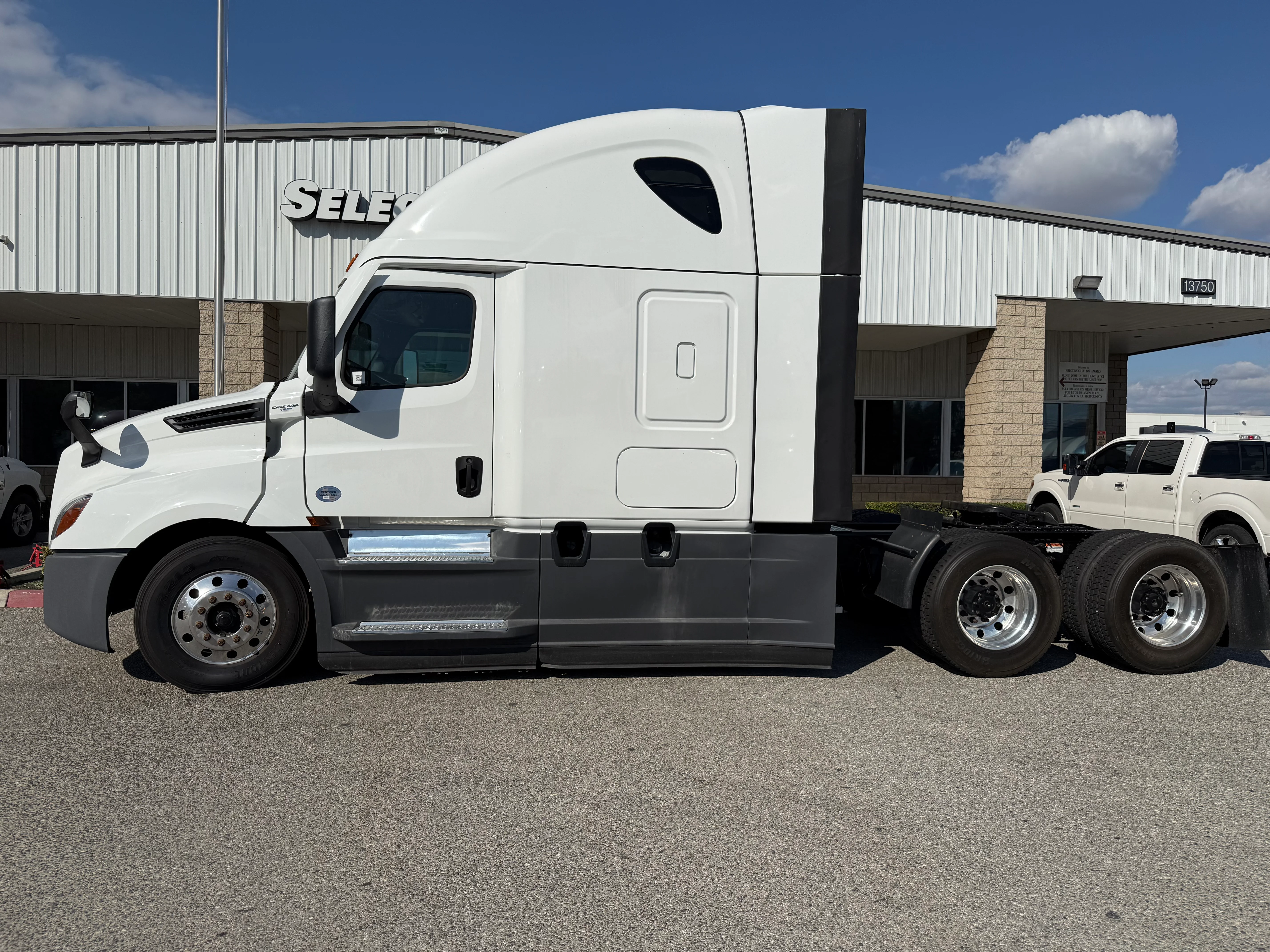 2023 Freightliner Cascadia in Selectrucks Fontana, CA — photo 3