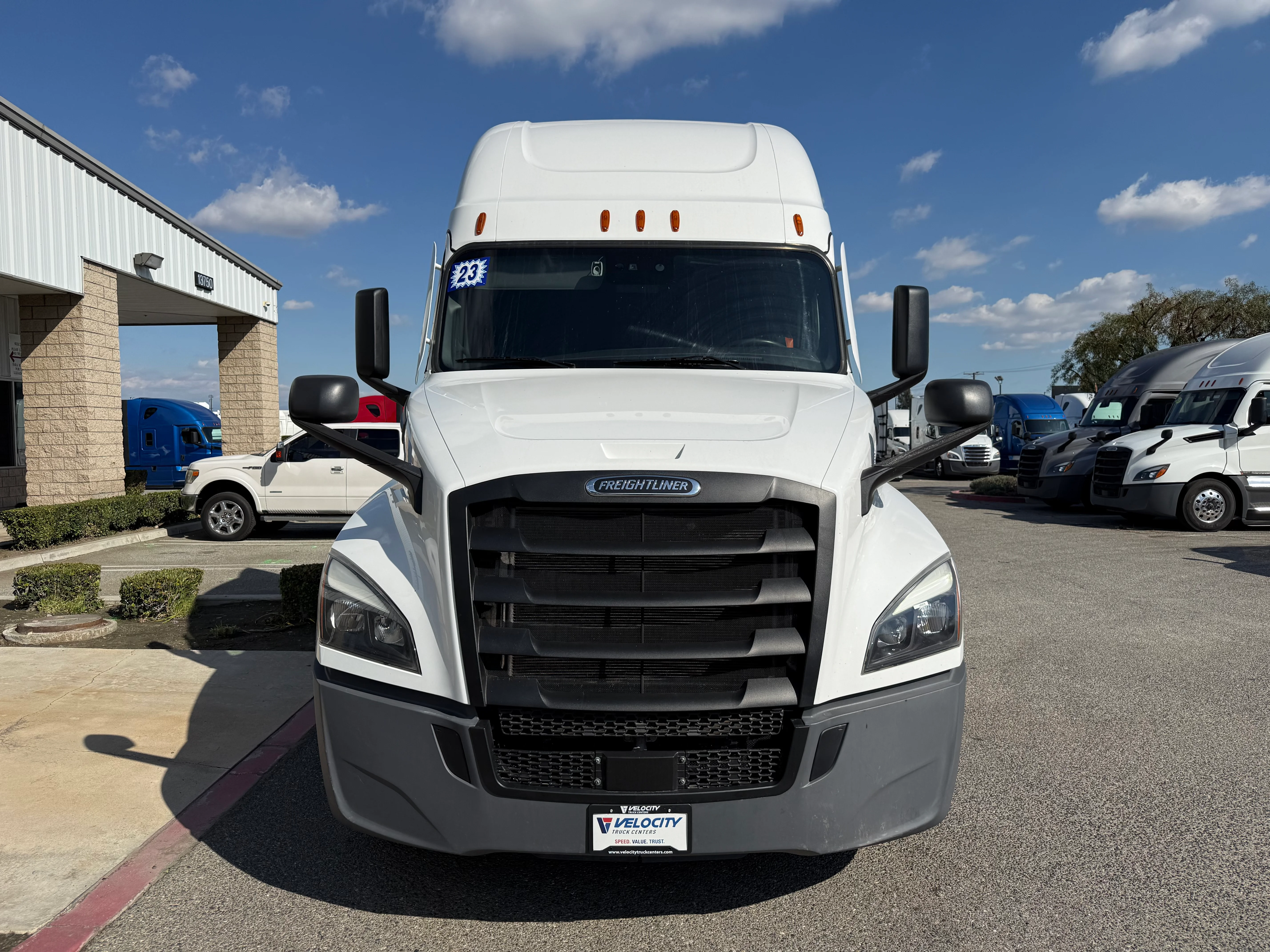 2023 Freightliner Cascadia in Selectrucks Fontana, CA — photo 2