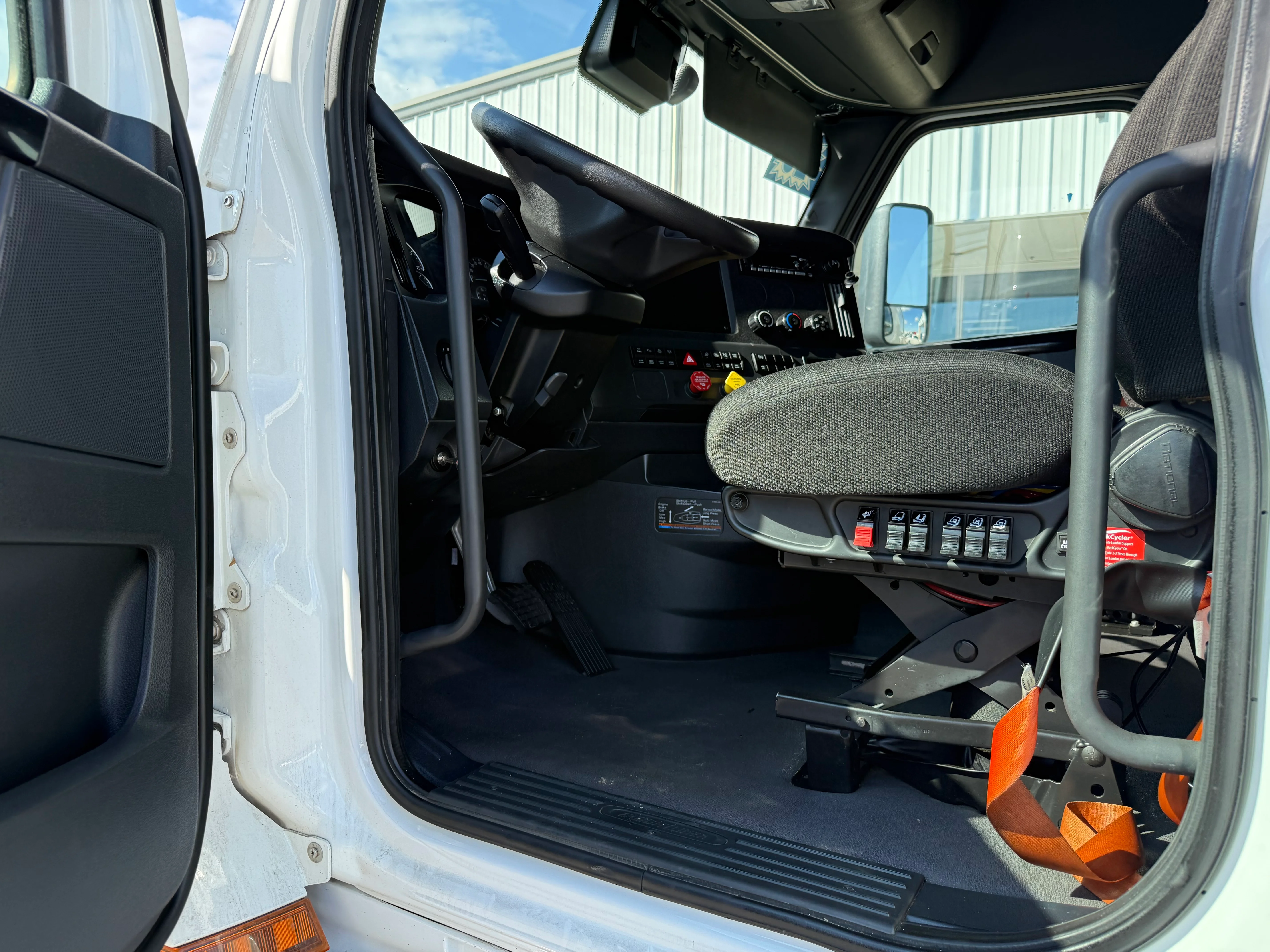 2023 Freightliner Cascadia in Selectrucks Fontana, CA — photo 20