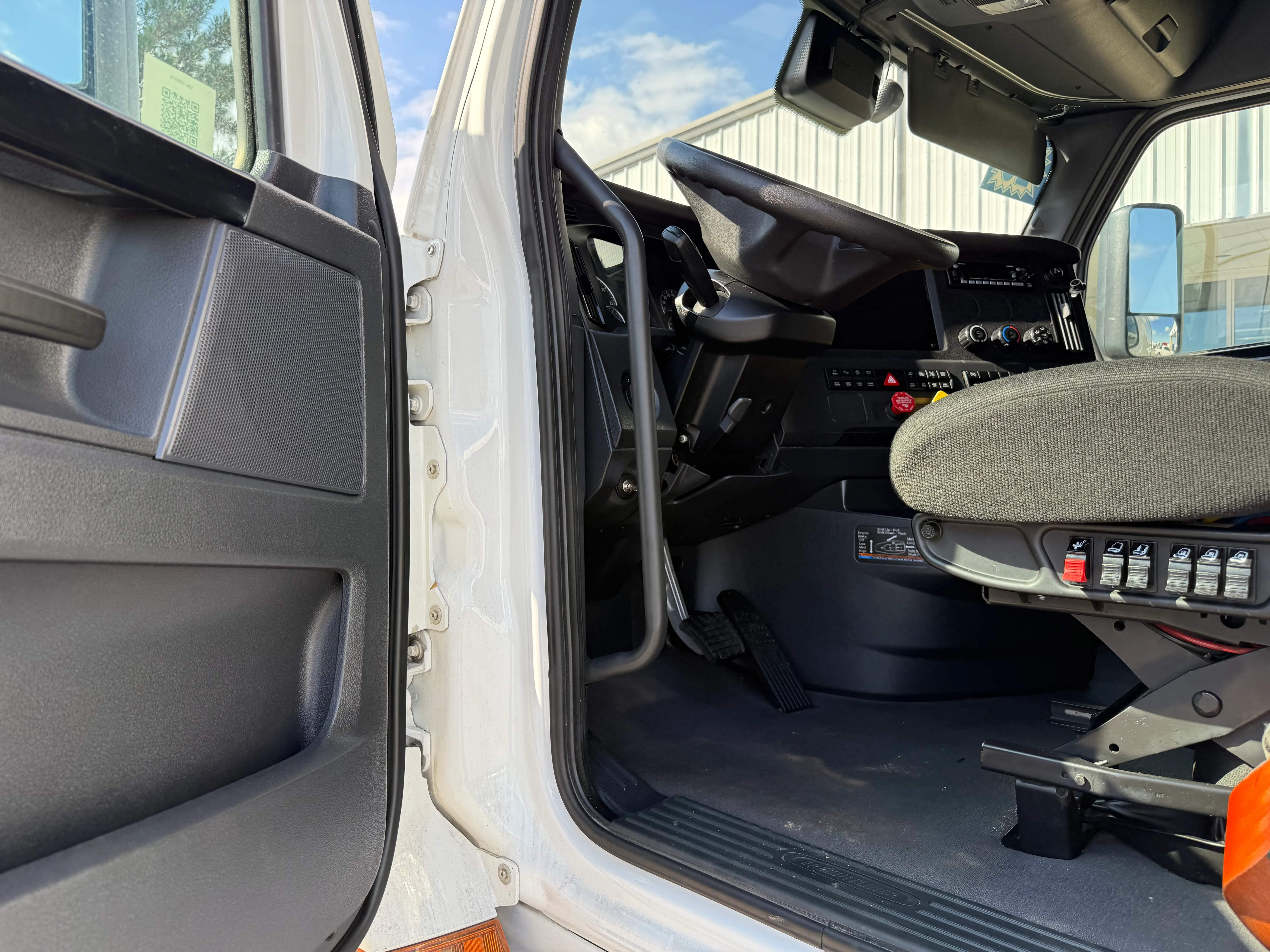 2023 Freightliner Cascadia in Selectrucks Fontana, CA — photo 16