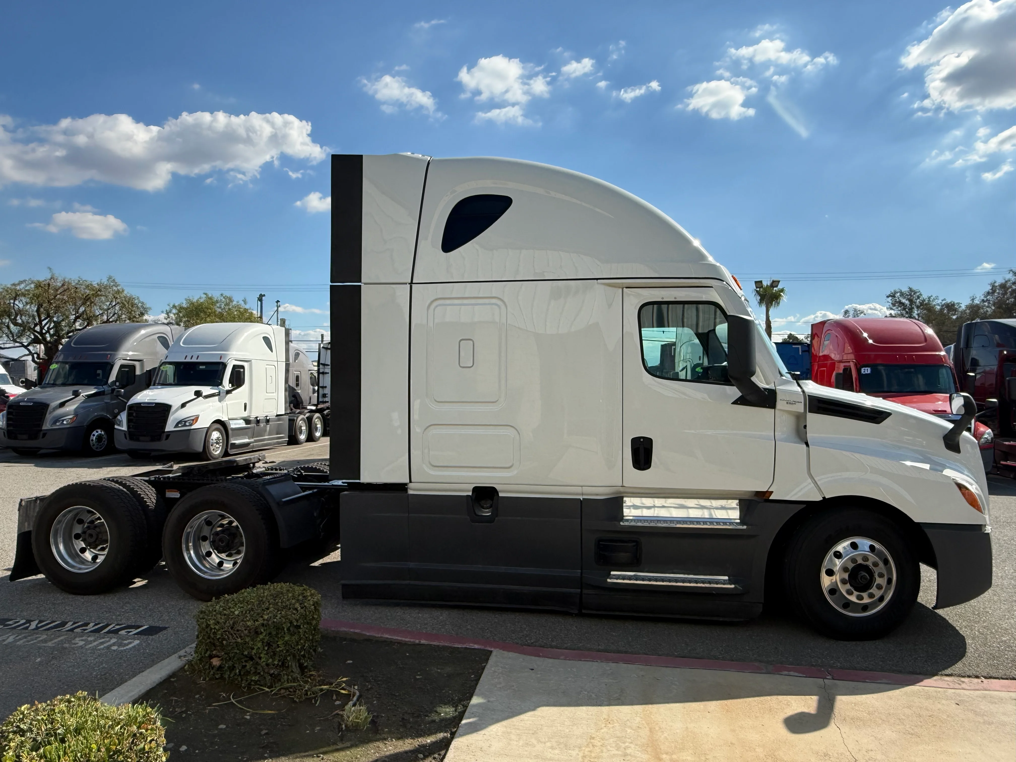 2023 Freightliner Cascadia in Selectrucks Fontana, CA — photo 8
