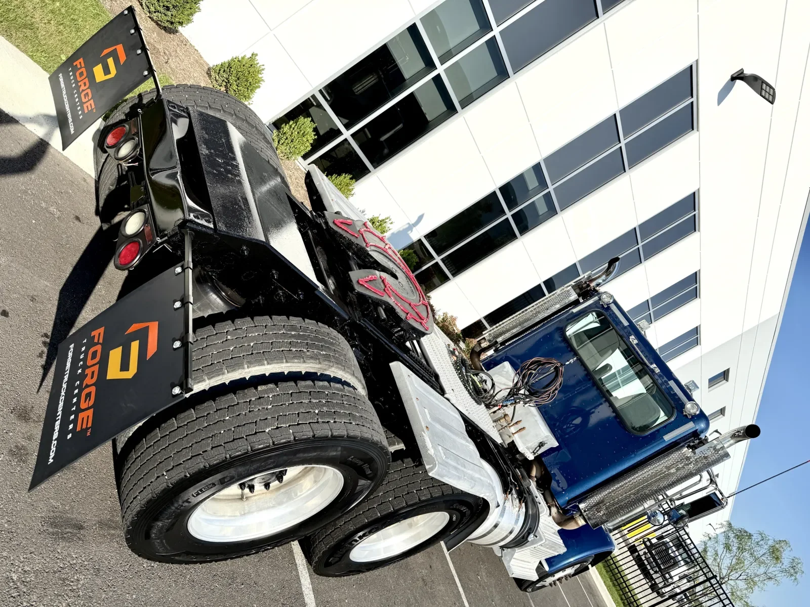 2013 Peterbilt 388 in New Lenox, IL — photo 11