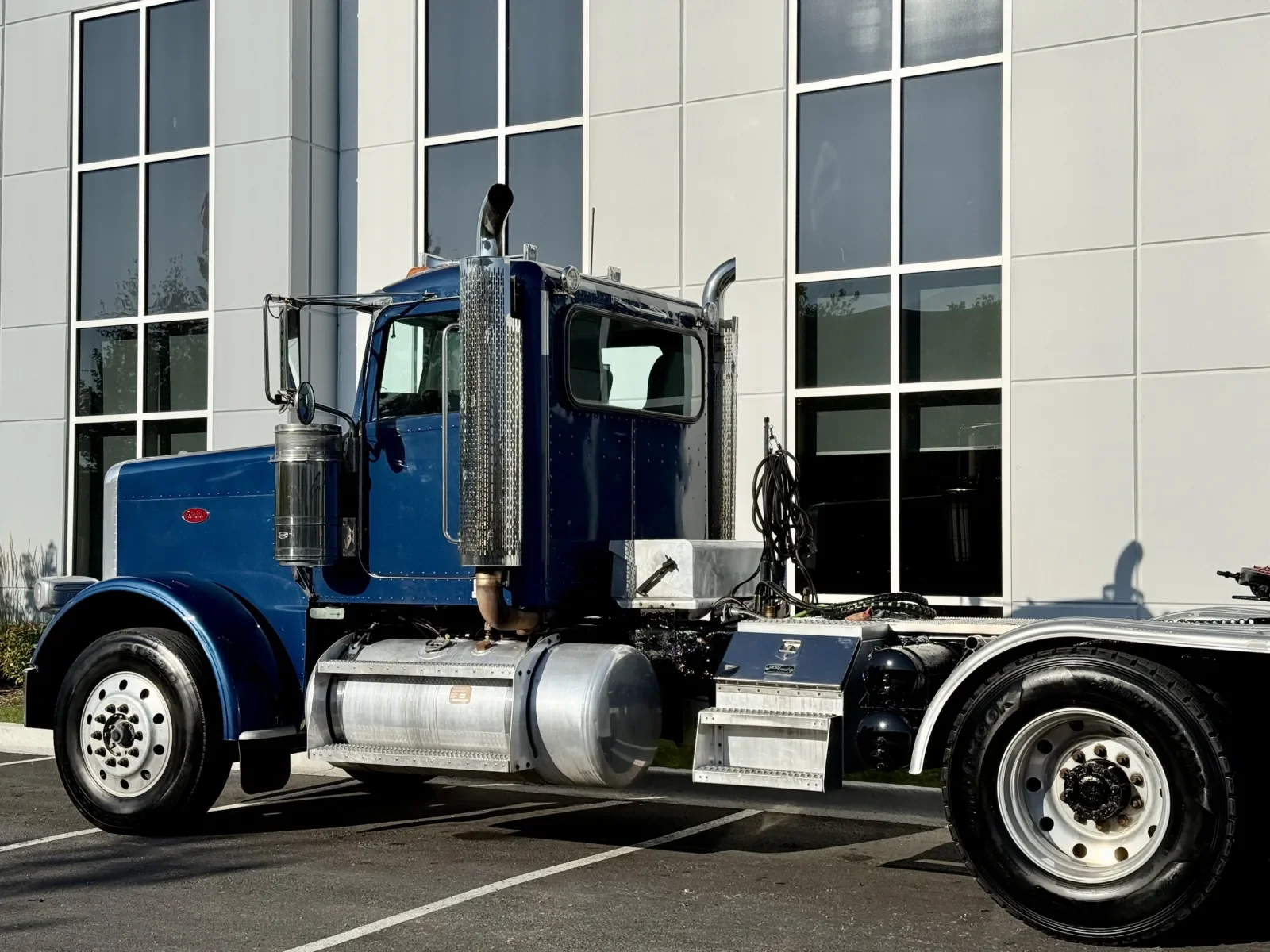 2013 Peterbilt 388 in New Lenox, IL — photo 8