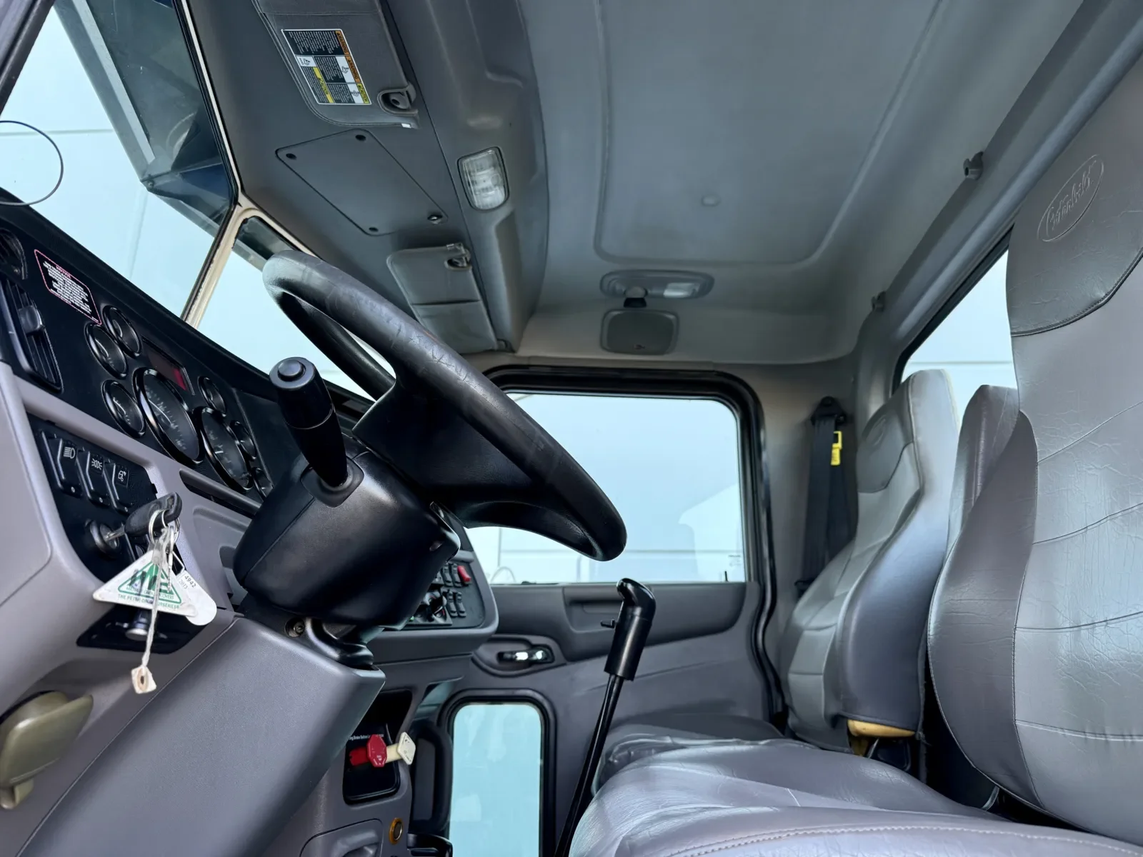 2013 Peterbilt 388 in New Lenox, IL — photo 14